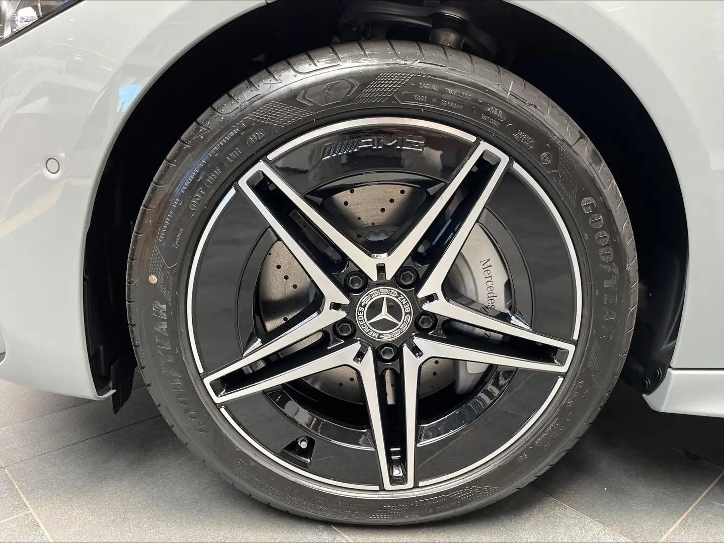 Mercedes-Benz C 300 Break C e AMG Line Gris - 2