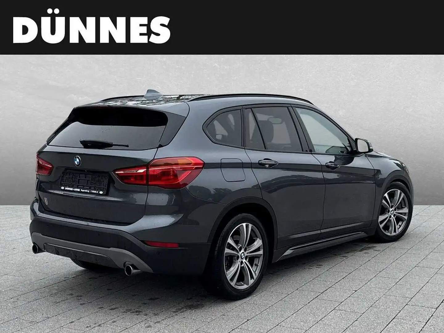 BMW X1 xDrive20d Sport Line Grau - 2