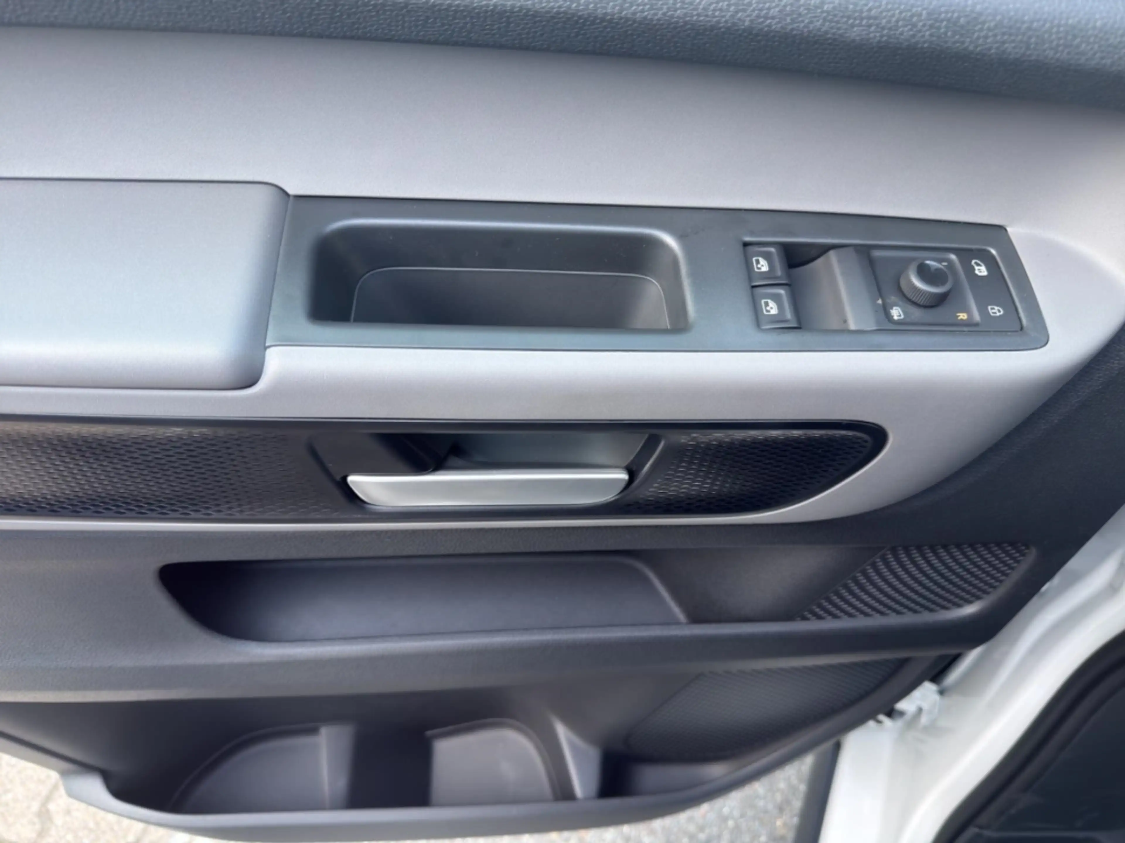 Volkswagen ID. Buzz Cargo Pro 4MOTION 79 kWh kurzer Radstand 2989 mm — photo 13