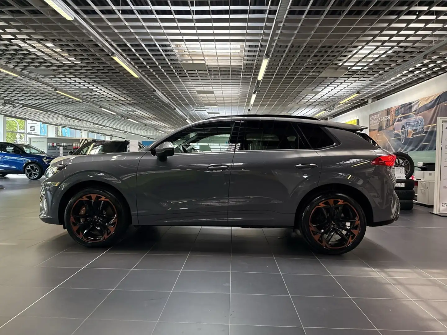CUPRA Terramar VZ TSI DSG 4Drive Akebono Pano Matrix Klima Leder Grau - 2