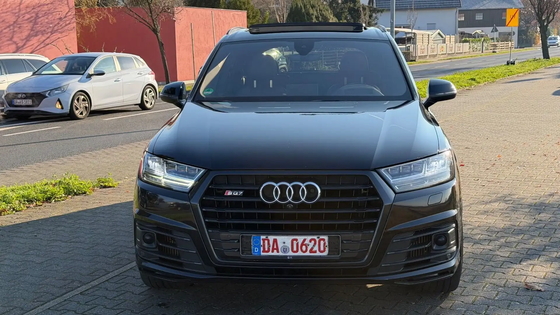 Audi SQ7 4.0 TDI quattro*7SITZER*360°*HUD*STDHZG*MEGA Schwarz - 2