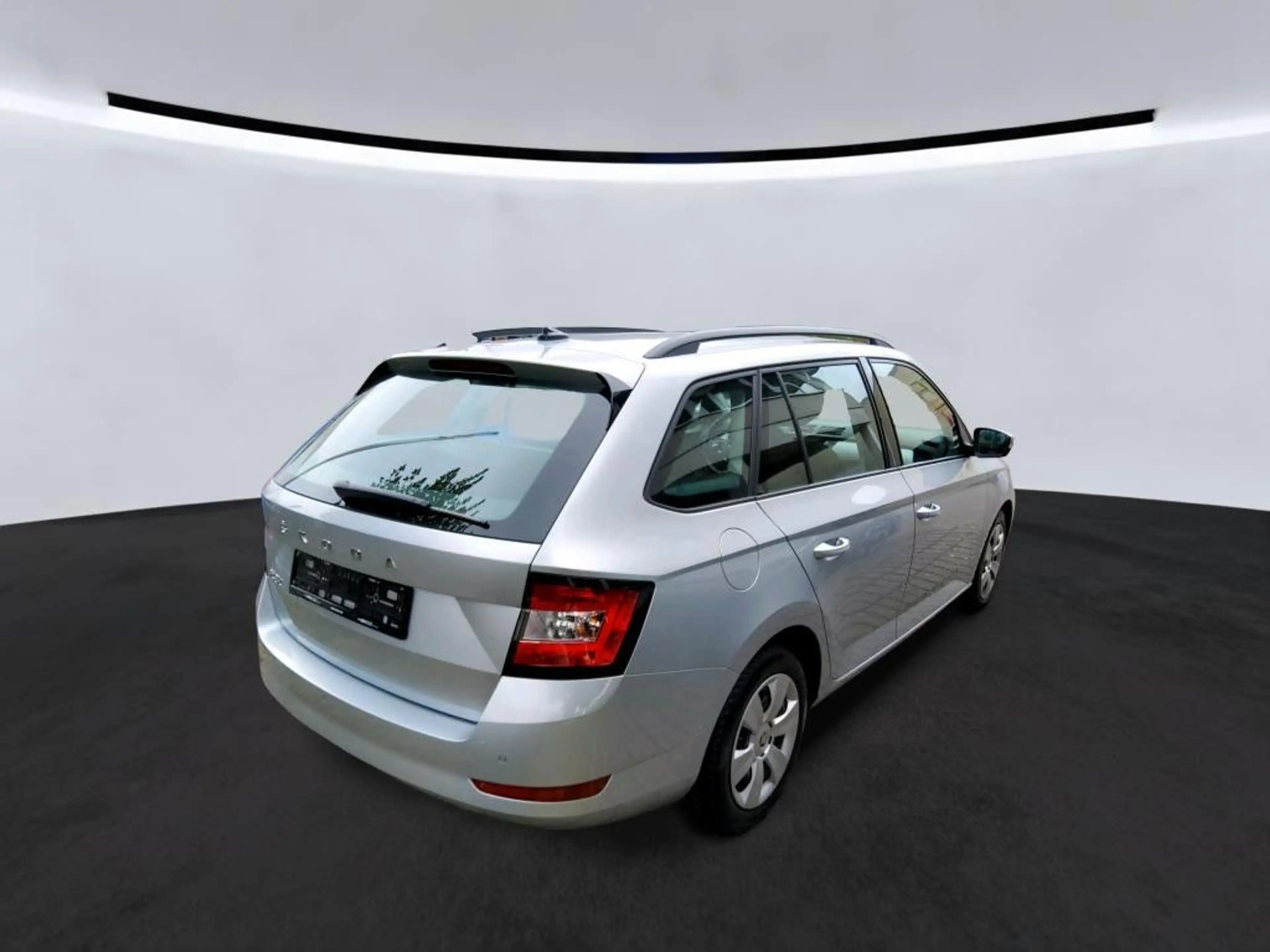 Skoda Fabia 1.0 TSI DSG Combi Ambition*NAVI*CARPLAY* — photo 4