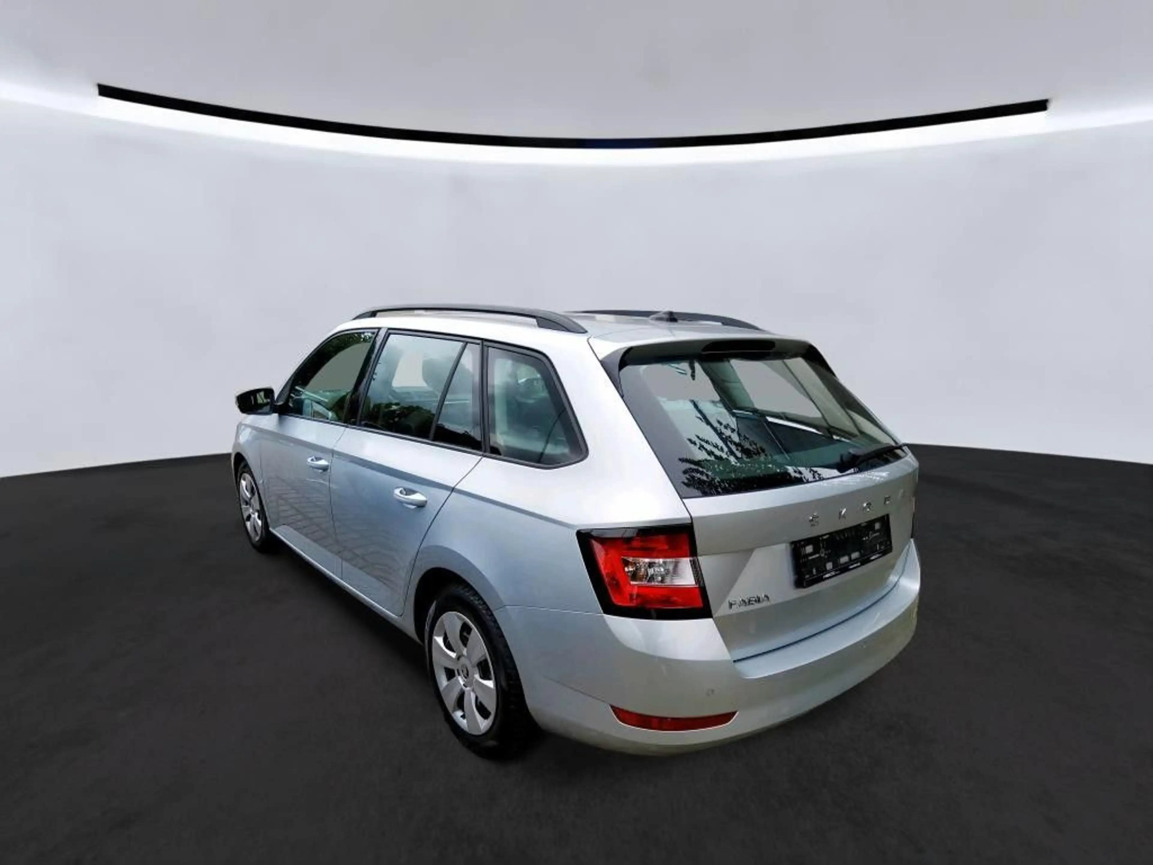Skoda Fabia 1.0 TSI DSG Combi Ambition*NAVI*CARPLAY* — photo 3