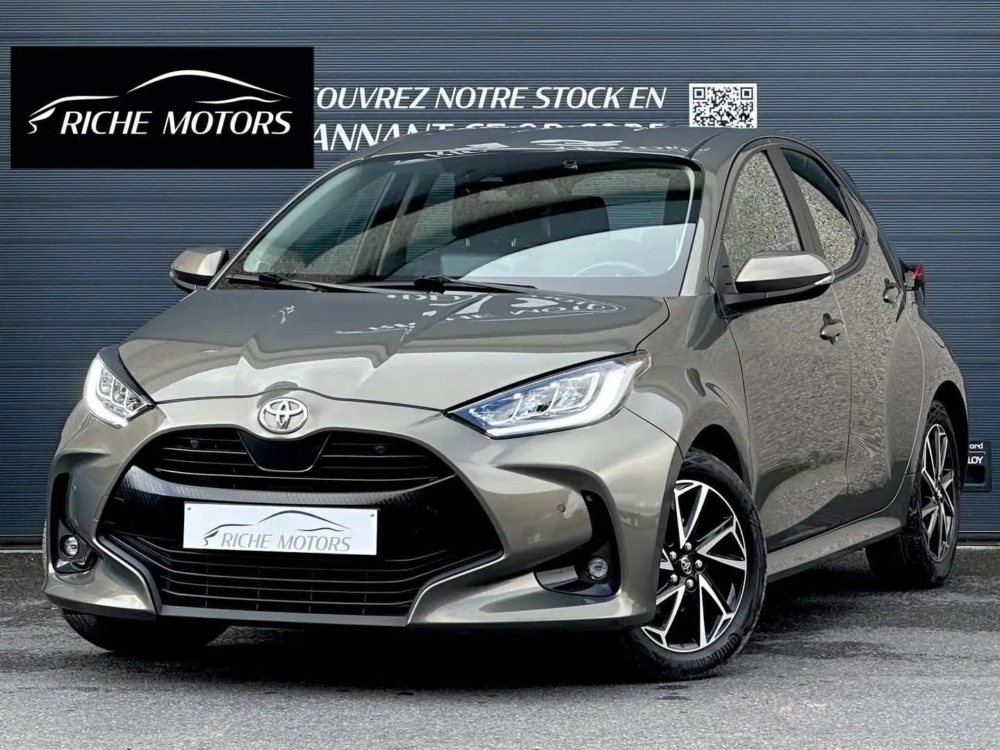Toyota Yaris Yaris 1.5i Iconic / Automatique / Caméra / LED Bruin - 1