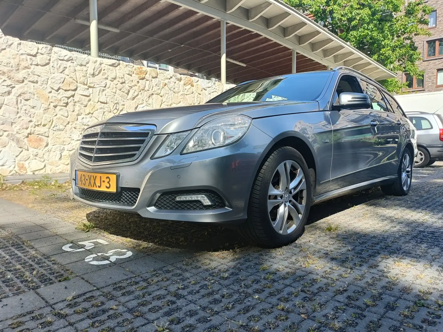 Mercedes-Benz E 220 Bns Cl. Av.g Grijs - 1