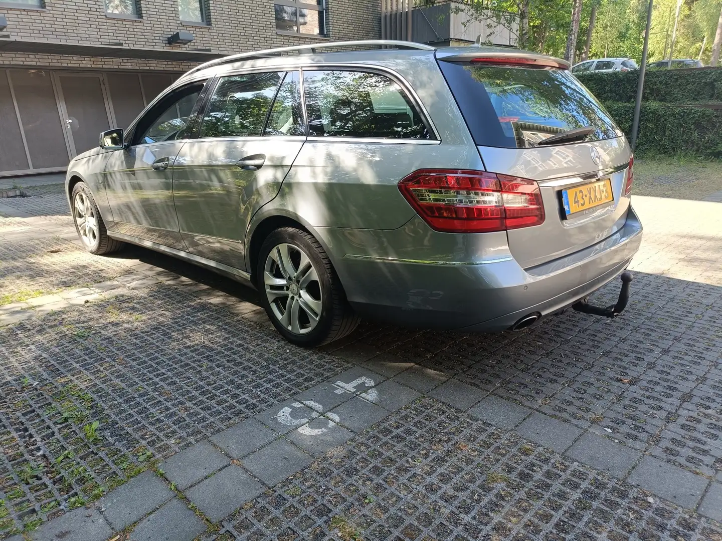 Mercedes-Benz E 220 Bns Cl. Av.g Grijs - 2