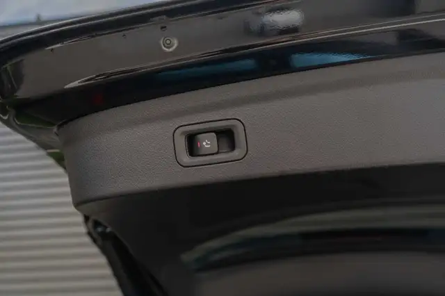 Mercedes-Benz GLE view 26