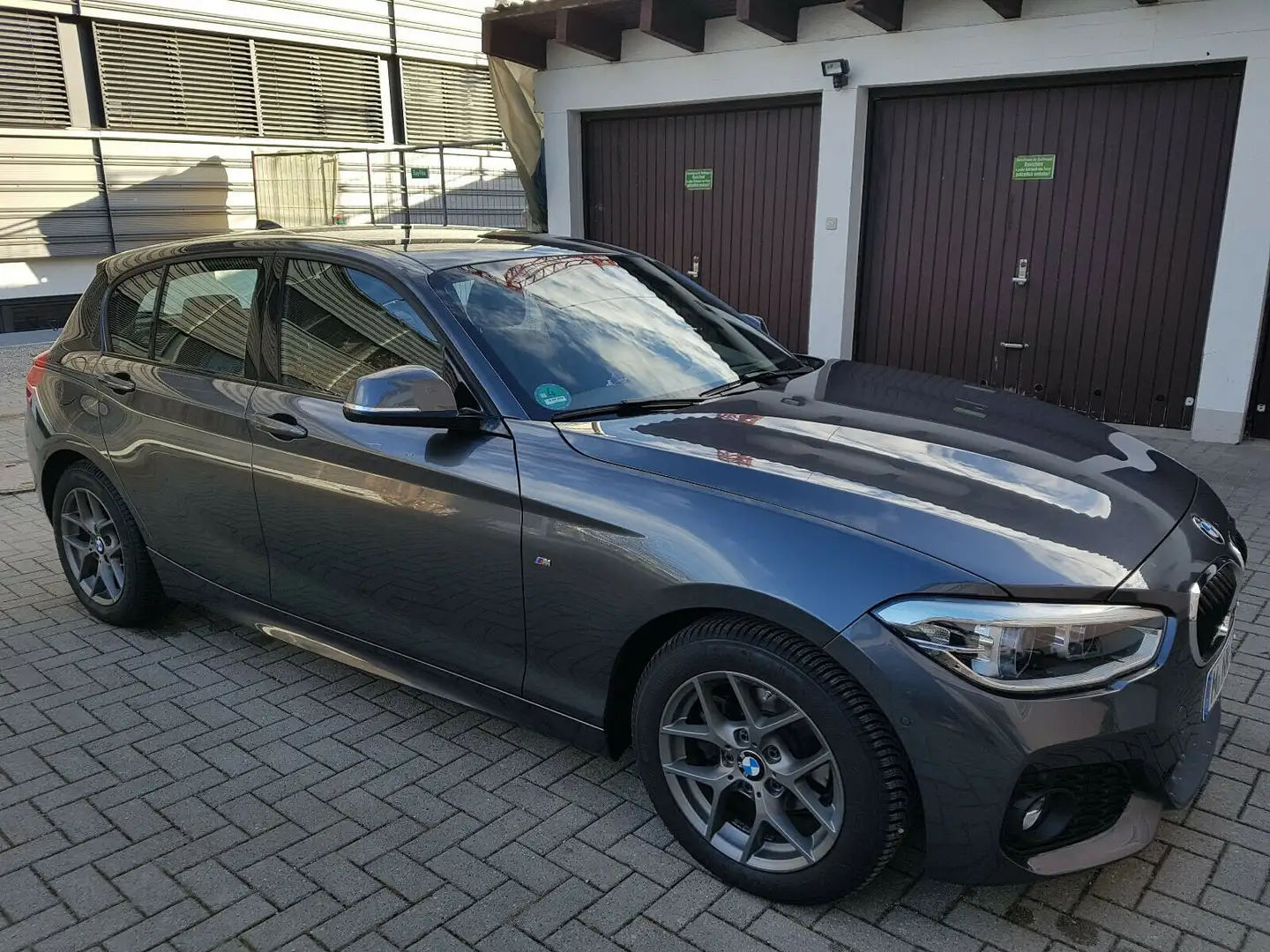 BMW 118 118i M Sport EZ: 2015 Grau - 1
