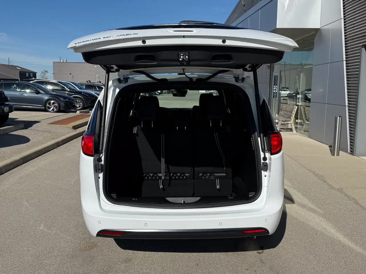 Chrysler Grand Caravan снимка Chrysler Grand Caravan