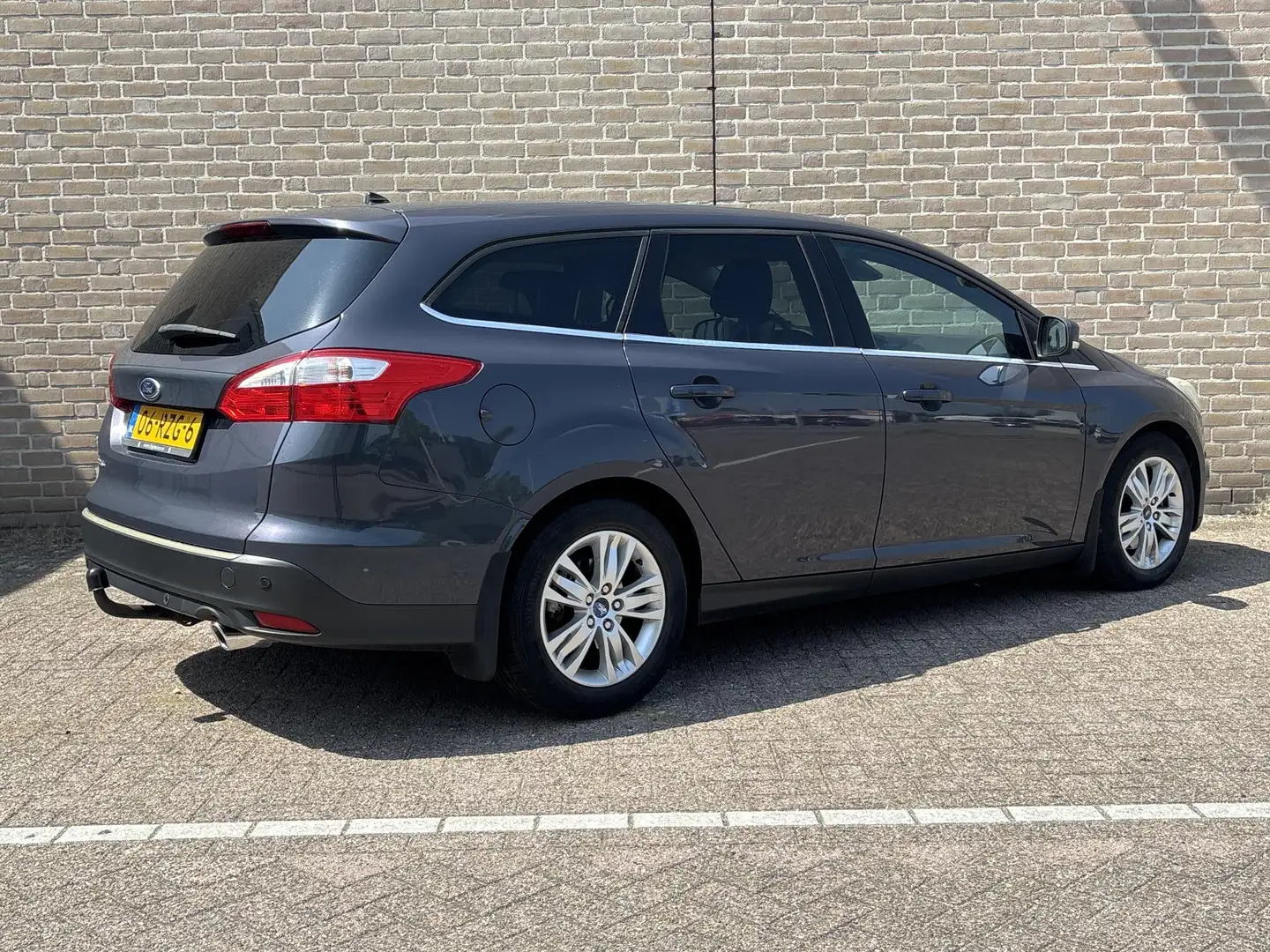 Ford Focus Wagon 1.6 EcoBoost Titanium | Cruise | Climate | N Šedá - 2