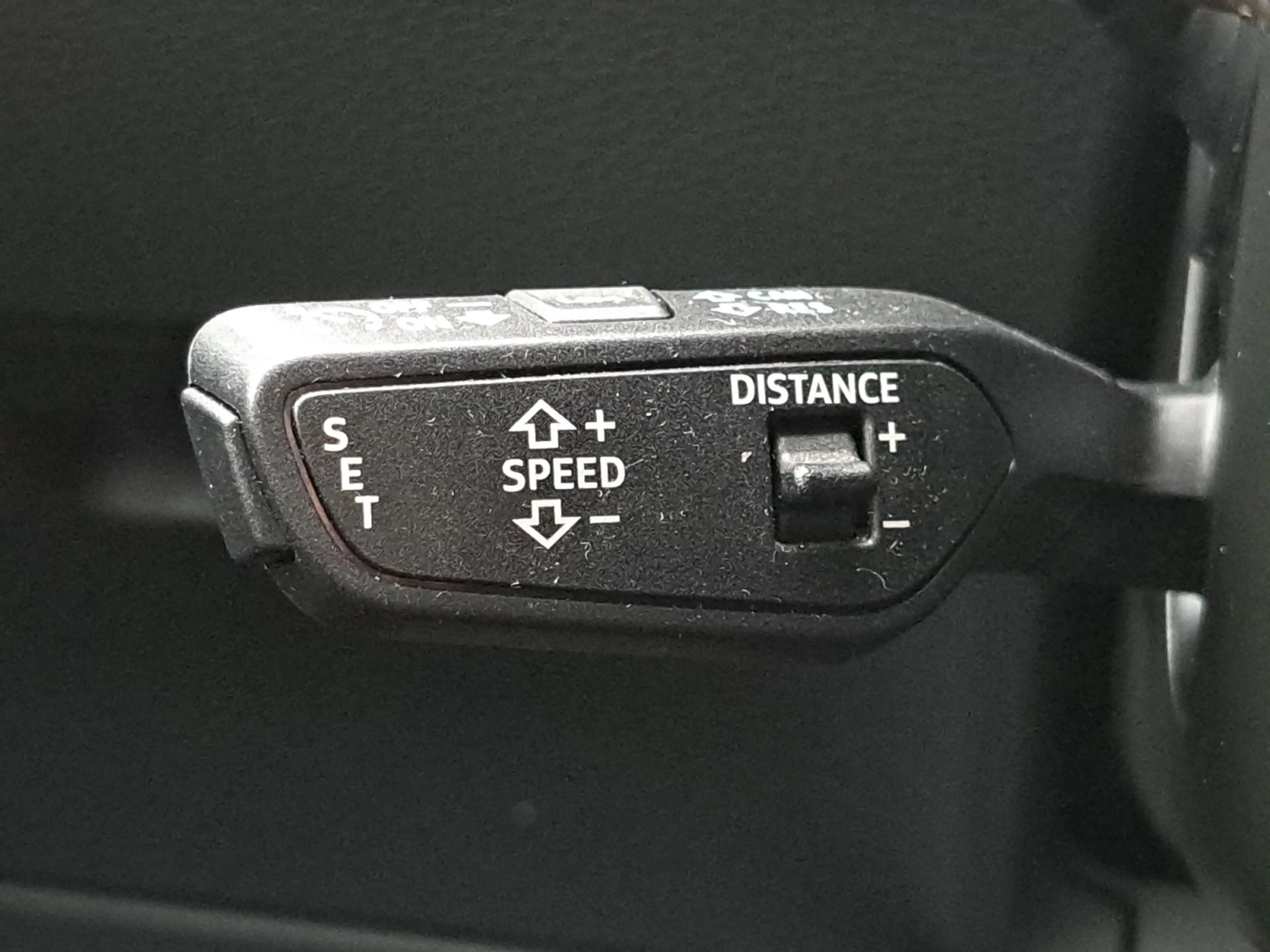 Audi Q8 e-tron 55 quattro S line PANO AHK NAV HEAD 21" AIR 4xKAM — photo 24