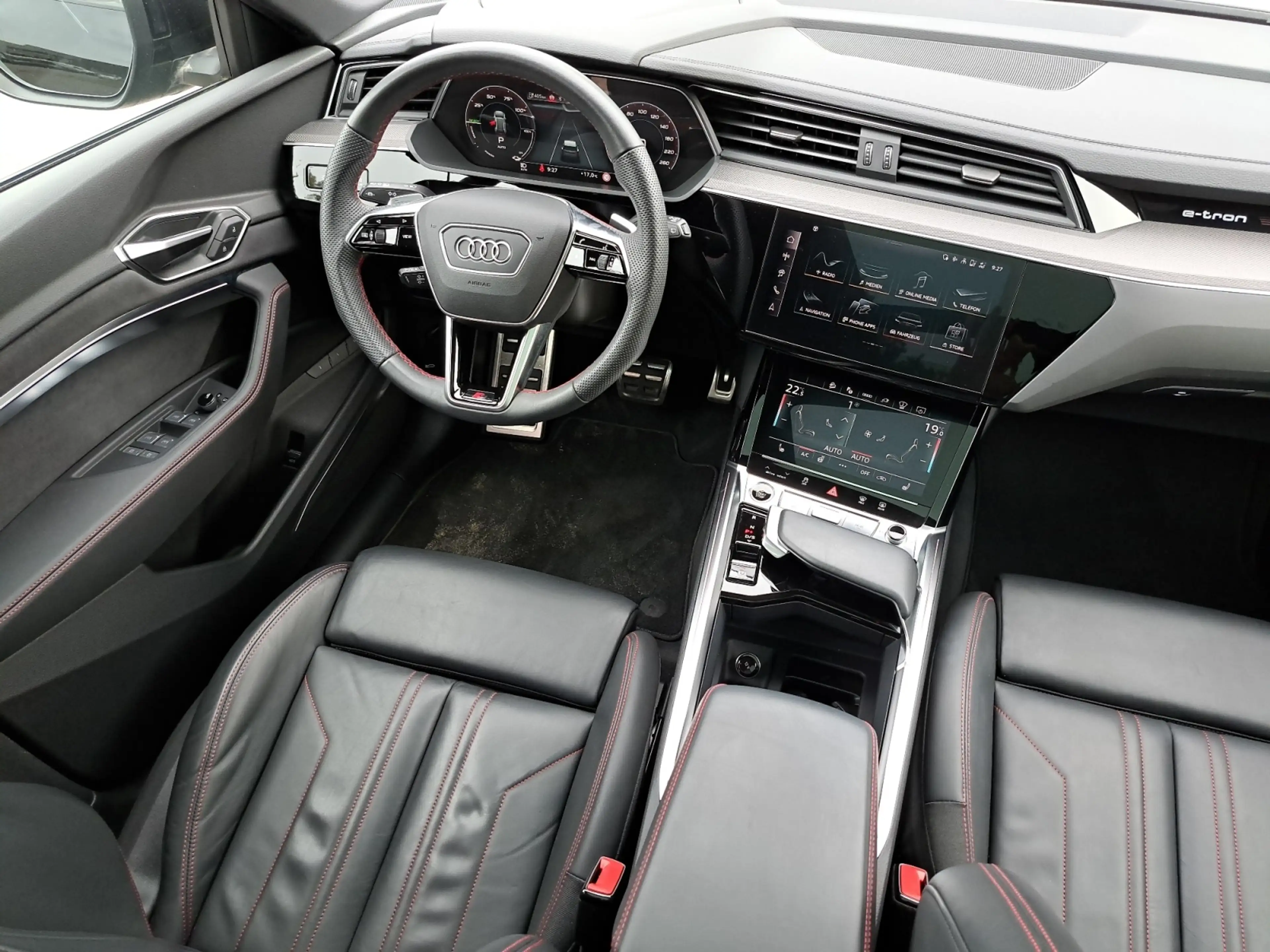 Audi Q8 e-tron 55 quattro S line PANO AHK NAV HEAD 21" AIR 4xKAM — photo 12