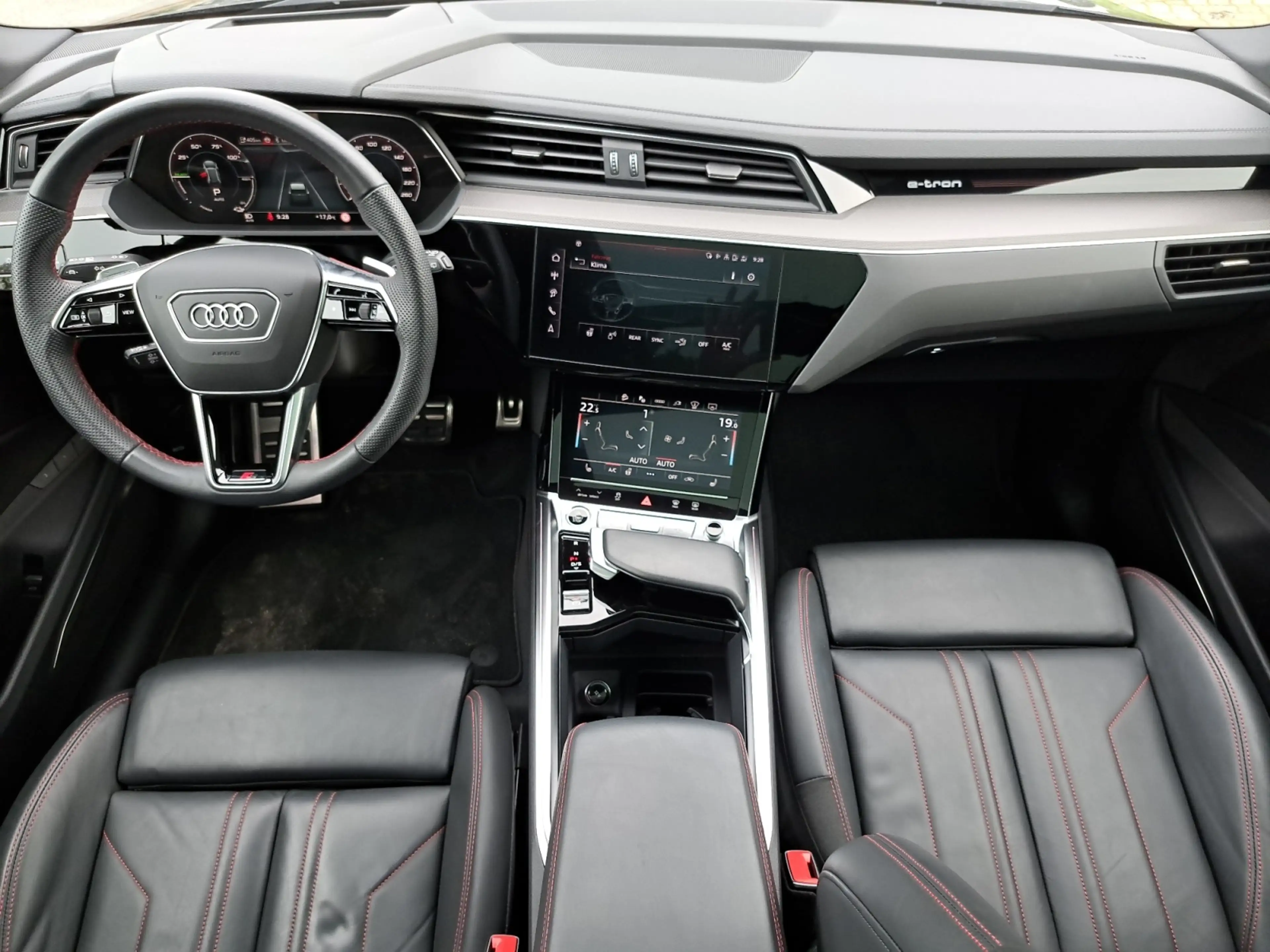 Audi Q8 e-tron 55 quattro S line PANO AHK NAV HEAD 21" AIR 4xKAM — photo 19