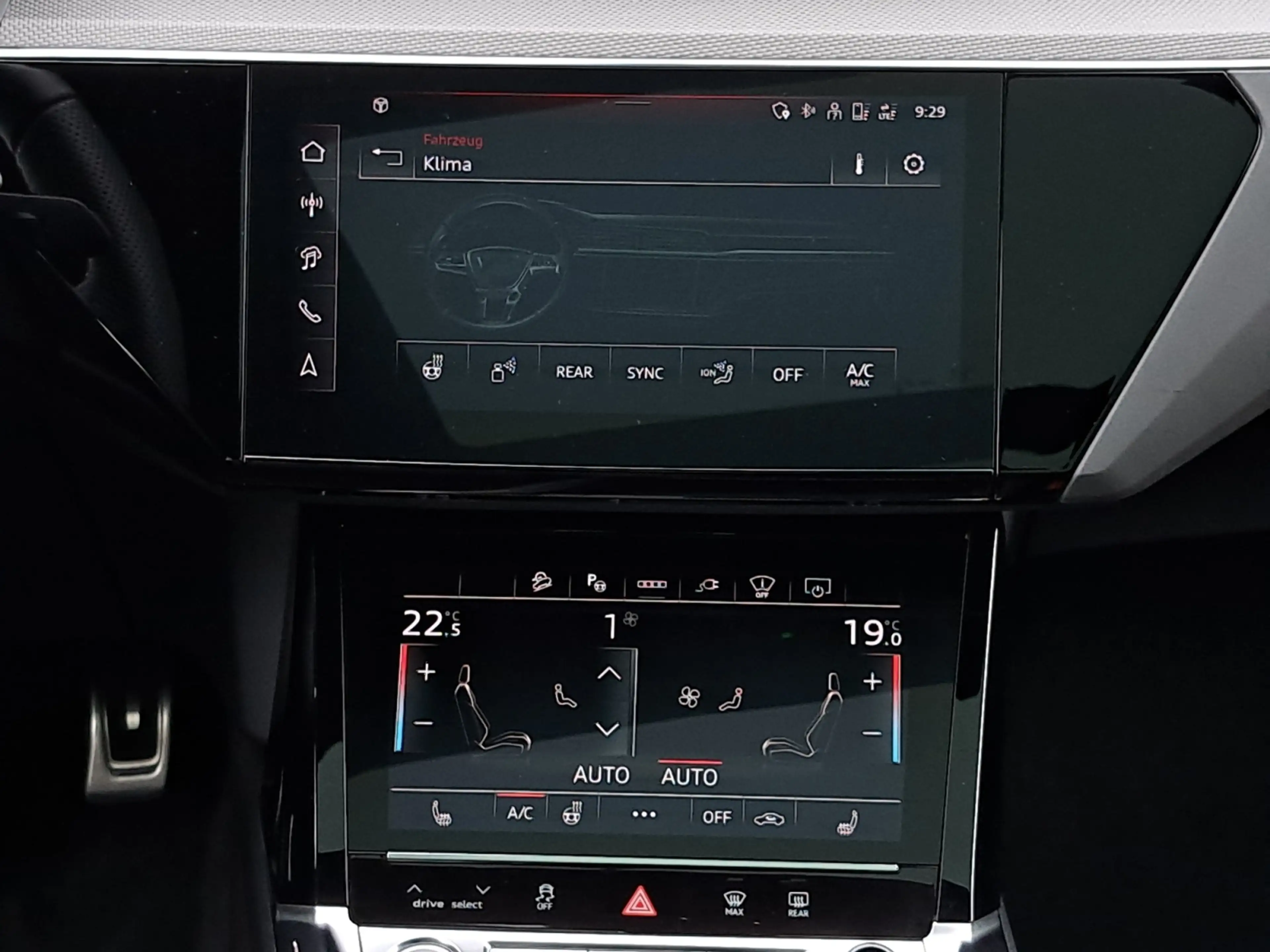 Audi Q8 e-tron 55 quattro S line PANO AHK NAV HEAD 21" AIR 4xKAM — photo 18