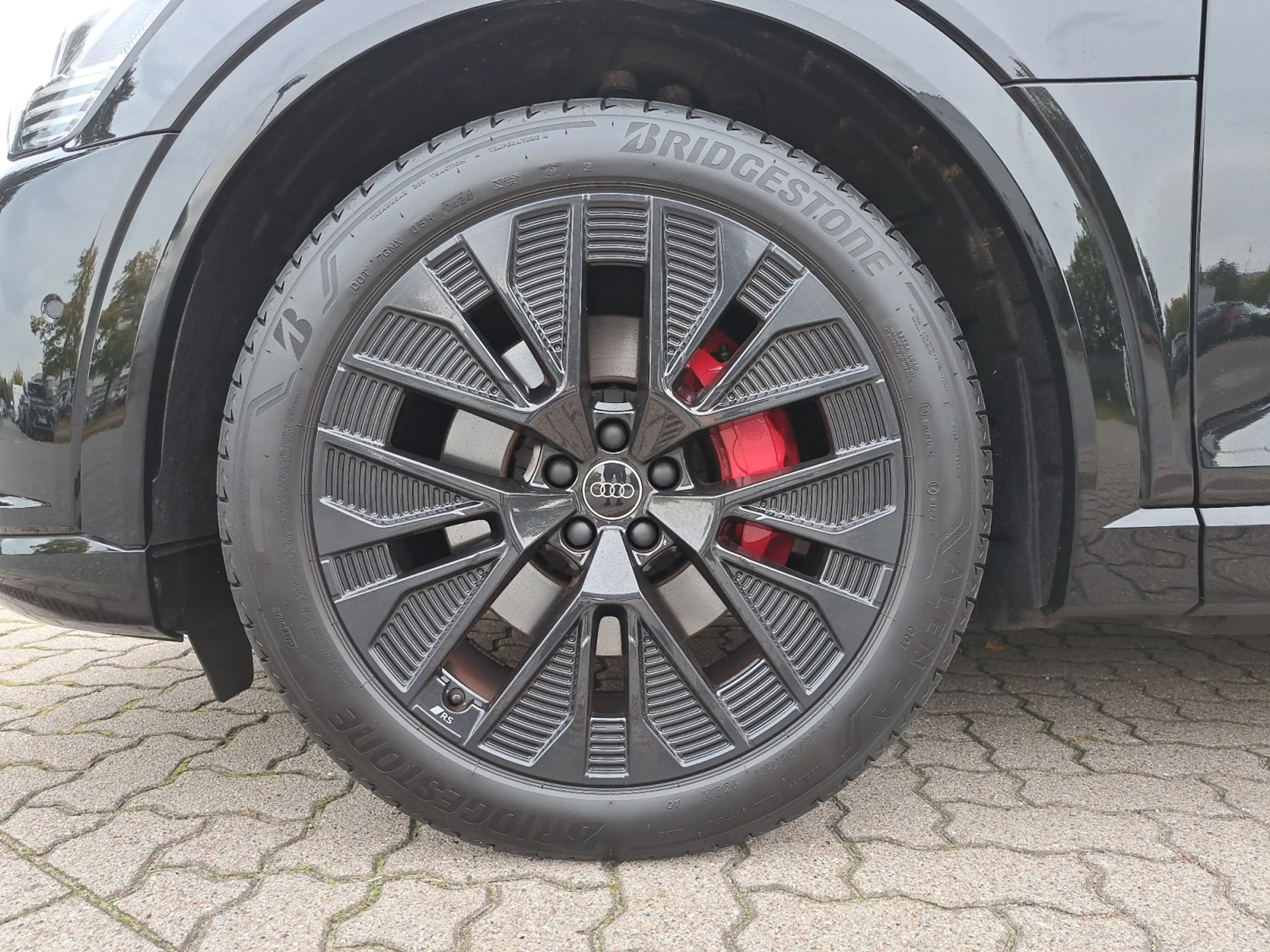 Audi Q8 e-tron 55 quattro S line PANO AHK NAV HEAD 21" AIR 4xKAM — photo 8
