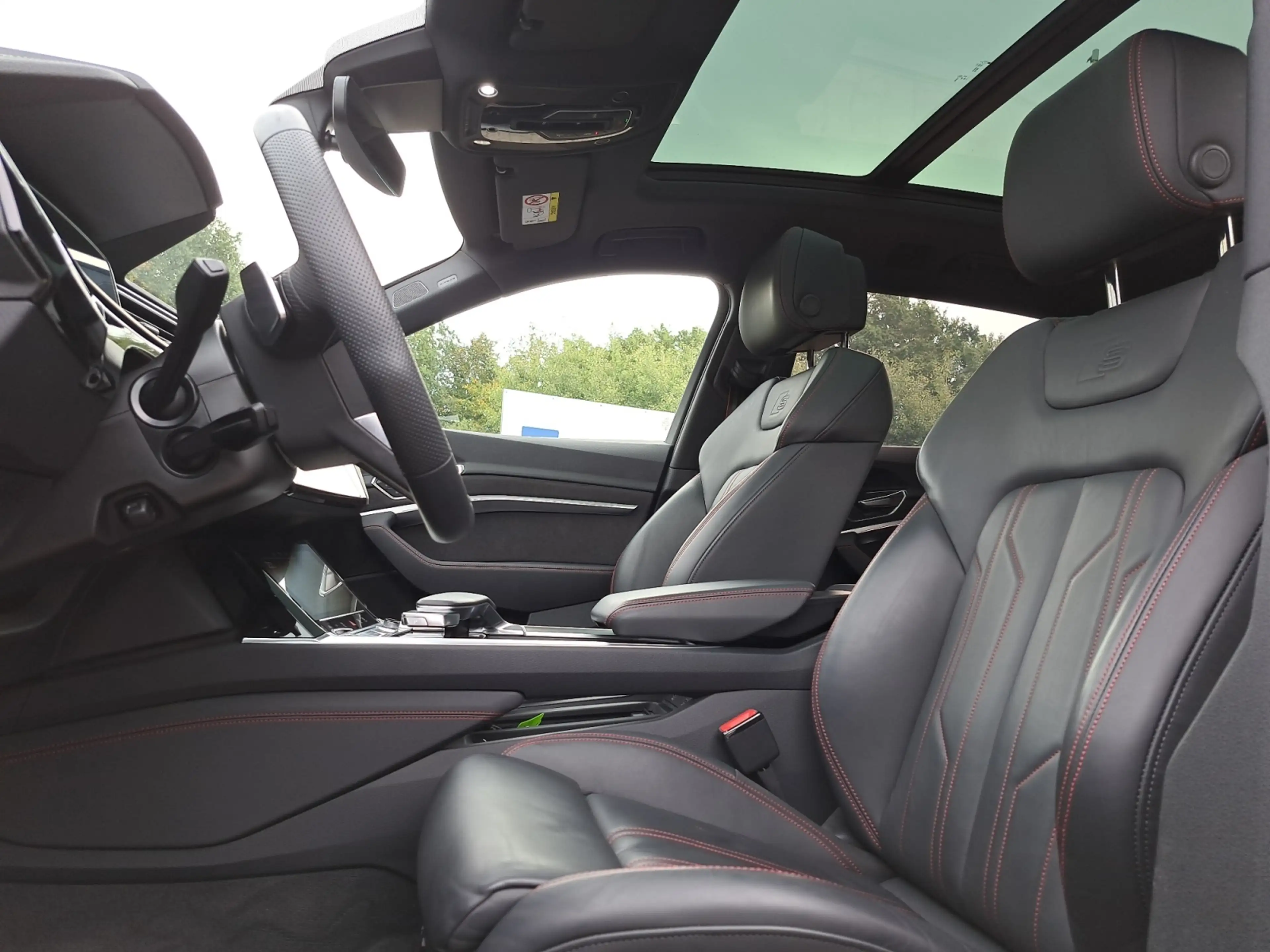 Audi Q8 e-tron 55 quattro S line PANO AHK NAV HEAD 21" AIR 4xKAM — photo 14