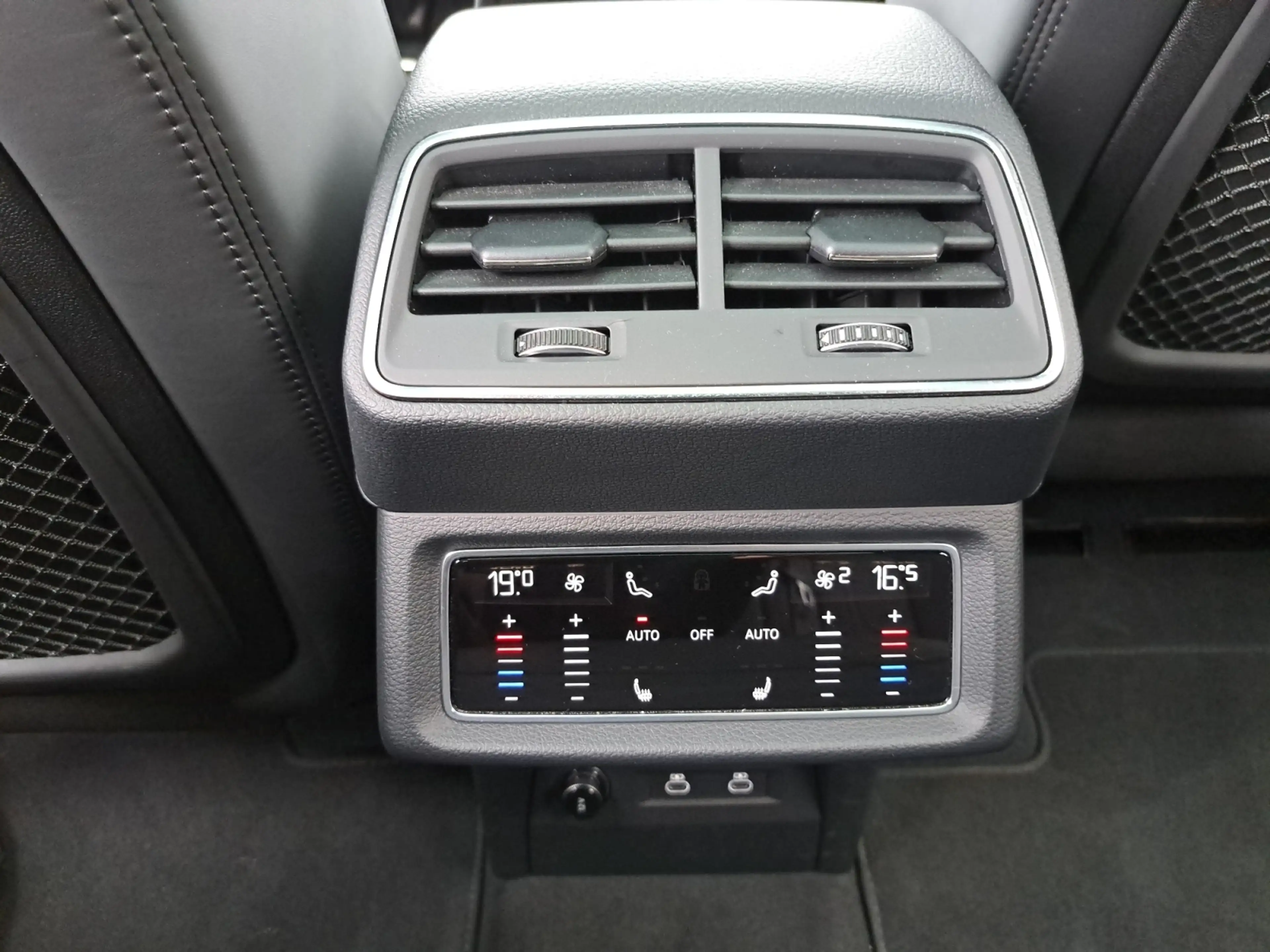 Audi Q8 e-tron 55 quattro S line PANO AHK NAV HEAD 21" AIR 4xKAM — photo 21