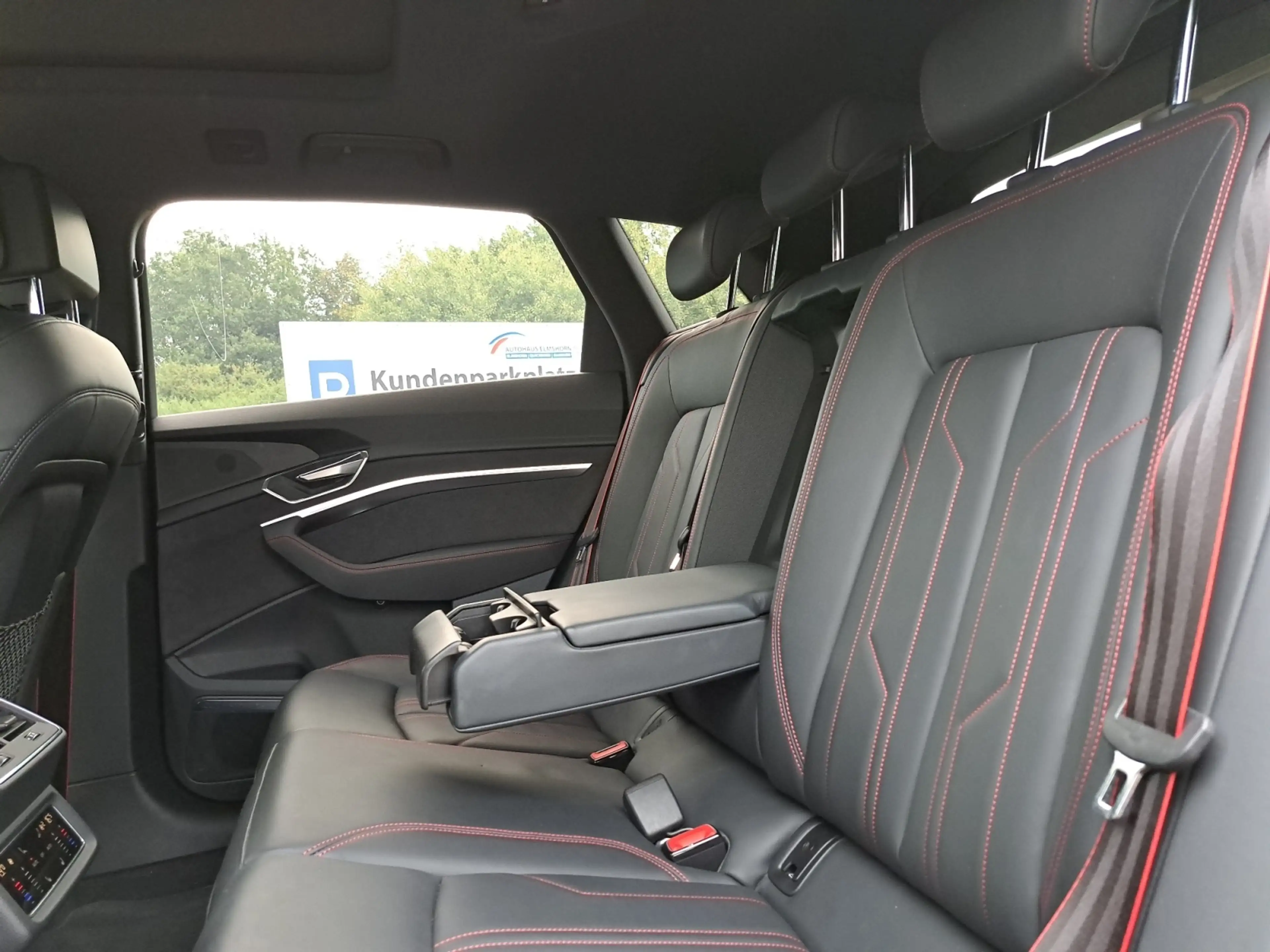 Audi Q8 e-tron 55 quattro S line PANO AHK NAV HEAD 21" AIR 4xKAM — photo 10