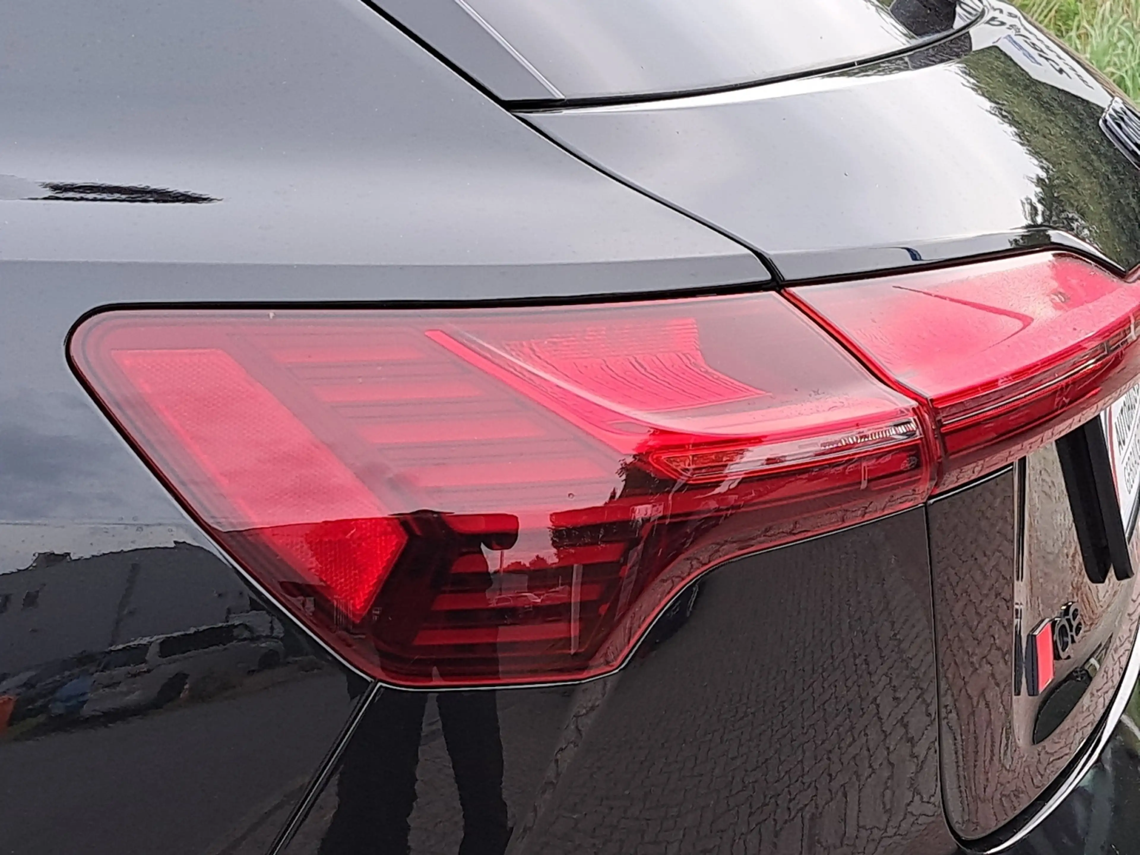 Audi Q8 e-tron 55 quattro S line PANO AHK NAV HEAD 21" AIR 4xKAM — photo 27