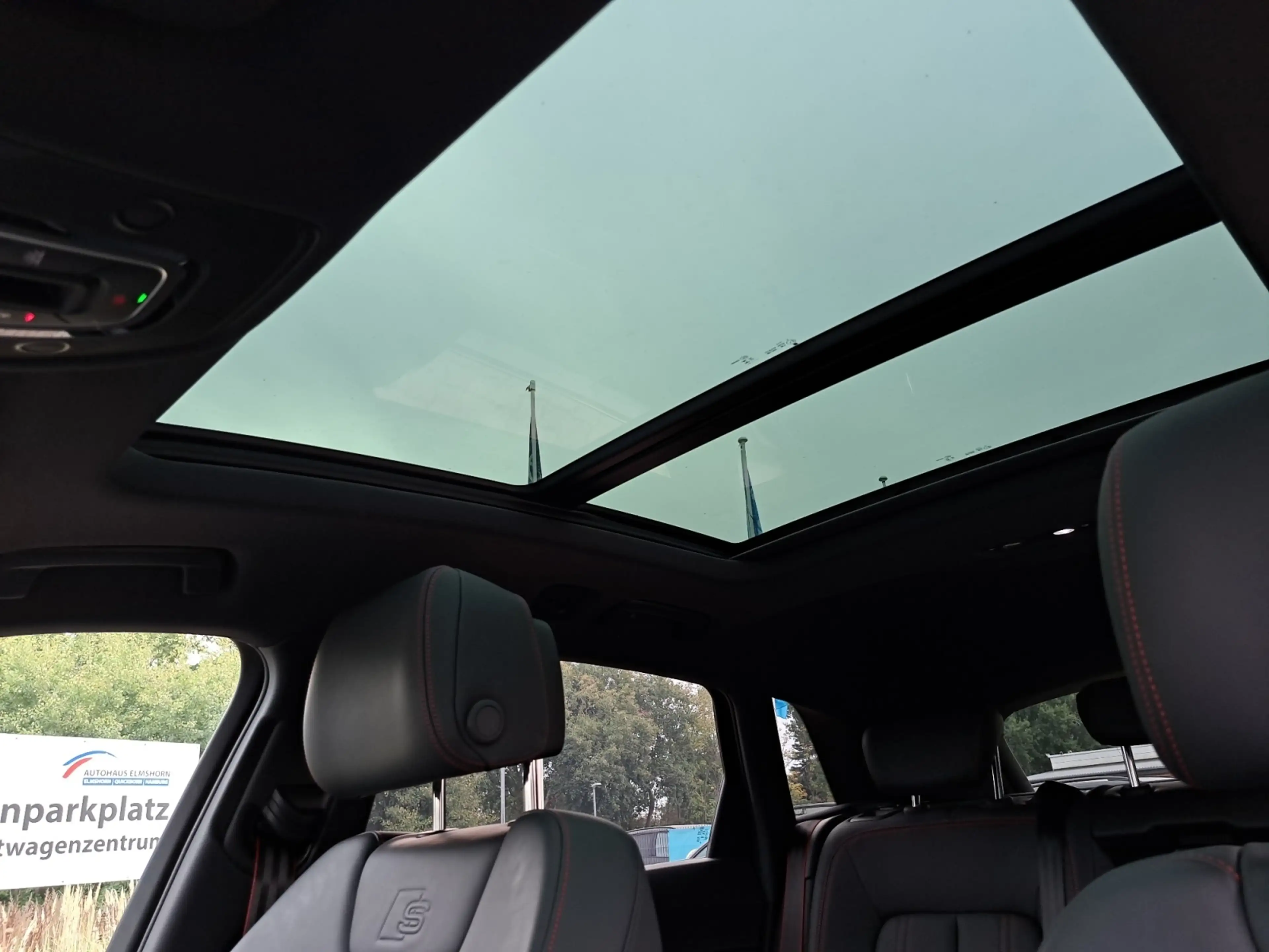 Audi Q8 e-tron 55 quattro S line PANO AHK NAV HEAD 21" AIR 4xKAM — photo 11