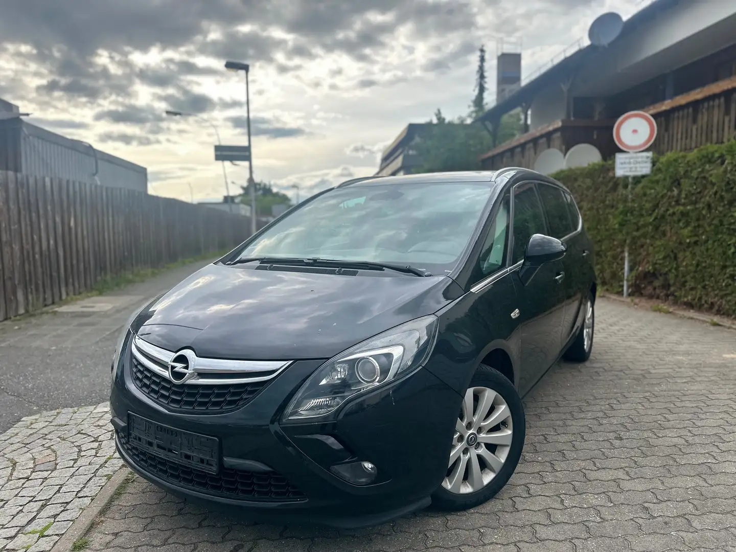 Opel Zafira Tourer Innovation*Automatik*Klimaauto*AHK*Xenon* Schwarz - 1