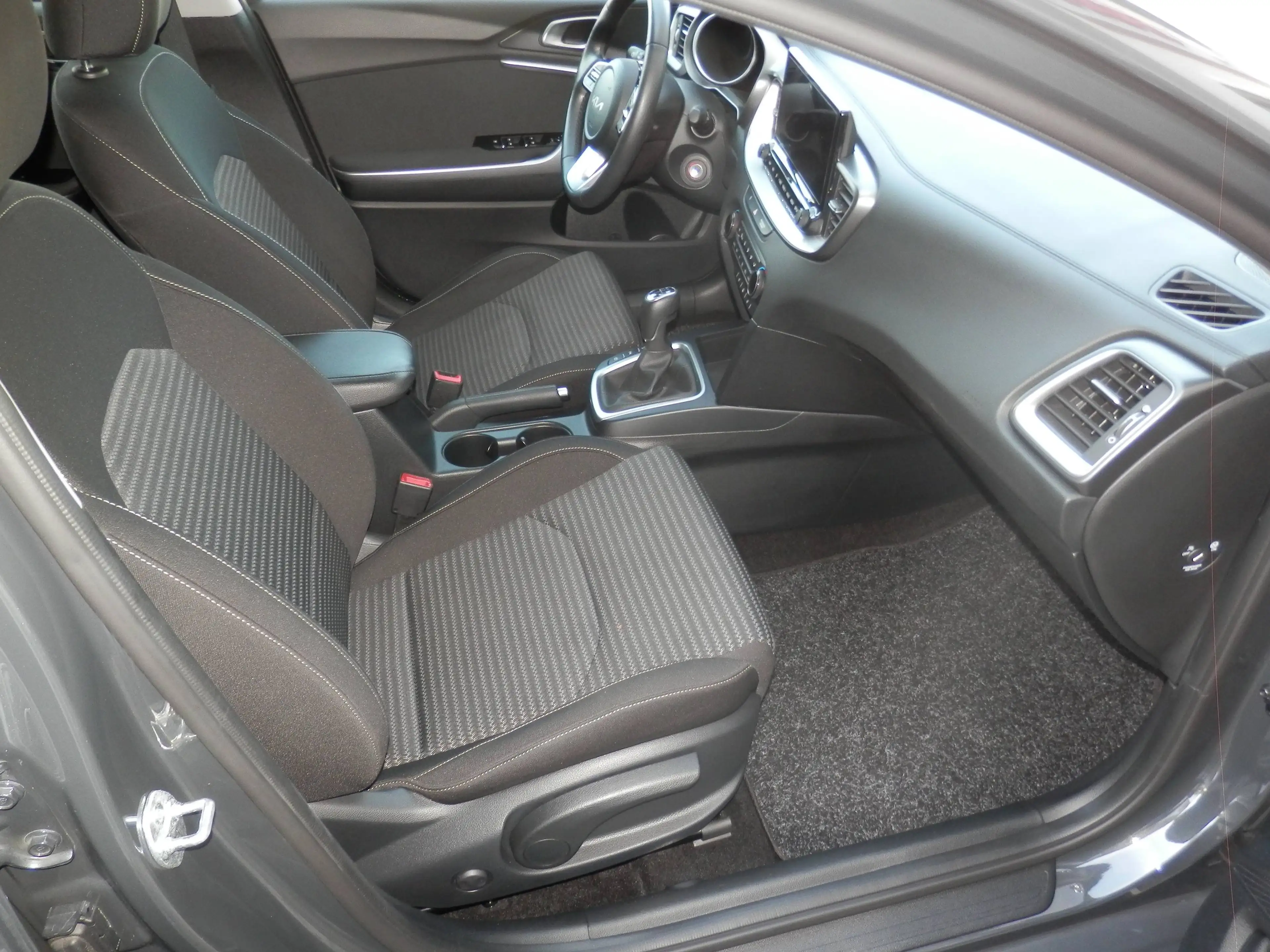 Kia Ceed SW / cee'd SW 1,0 TGDI ISG GPF Silber — photo 10