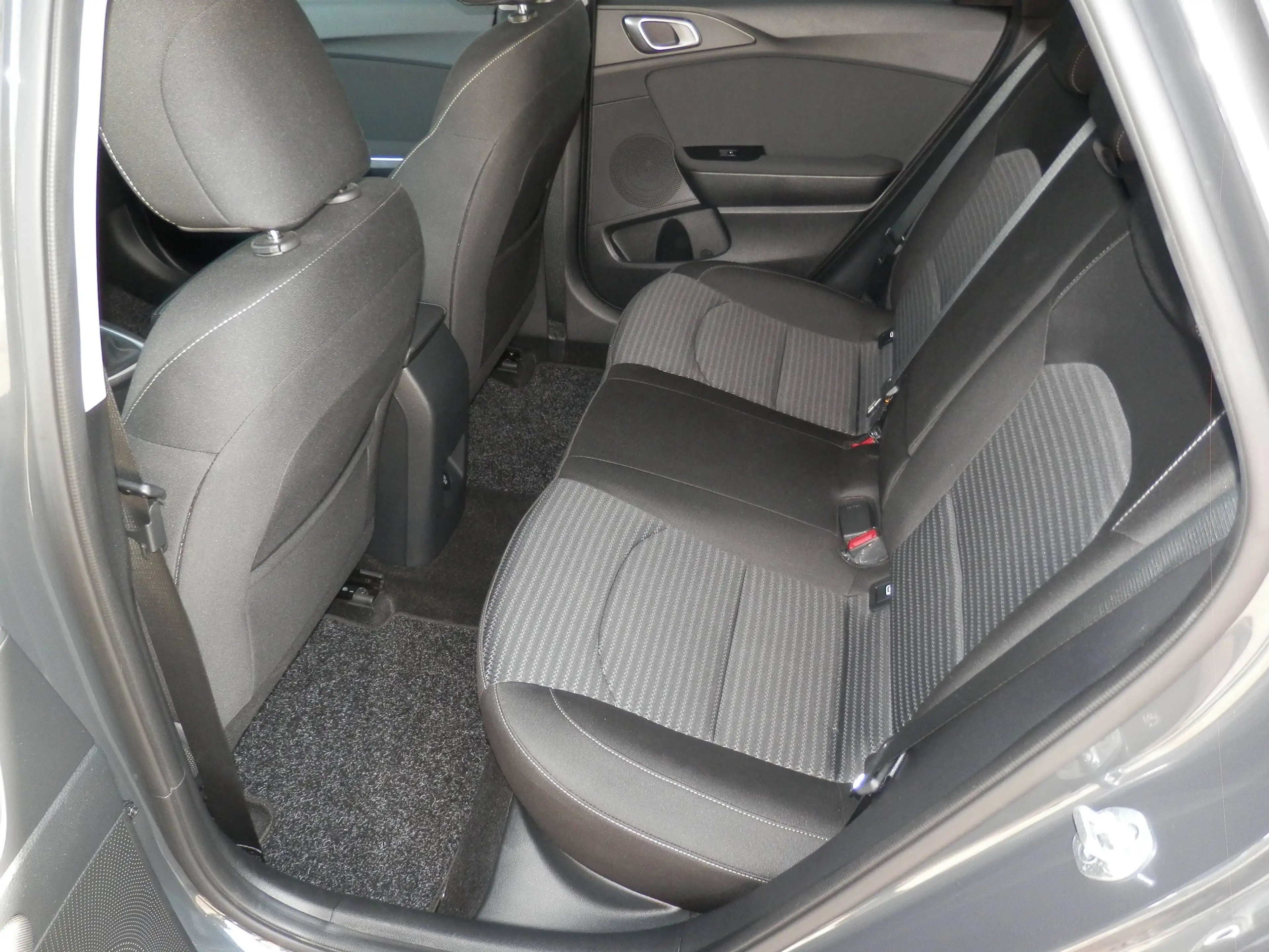 Kia Ceed SW / cee'd SW 1,0 TGDI ISG GPF Silber — photo 11