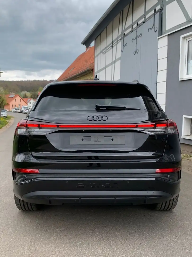Audi Q4 40 e-tron 3x  S-Line  21" PANO SONOS AHKvorbe Zwart - 2