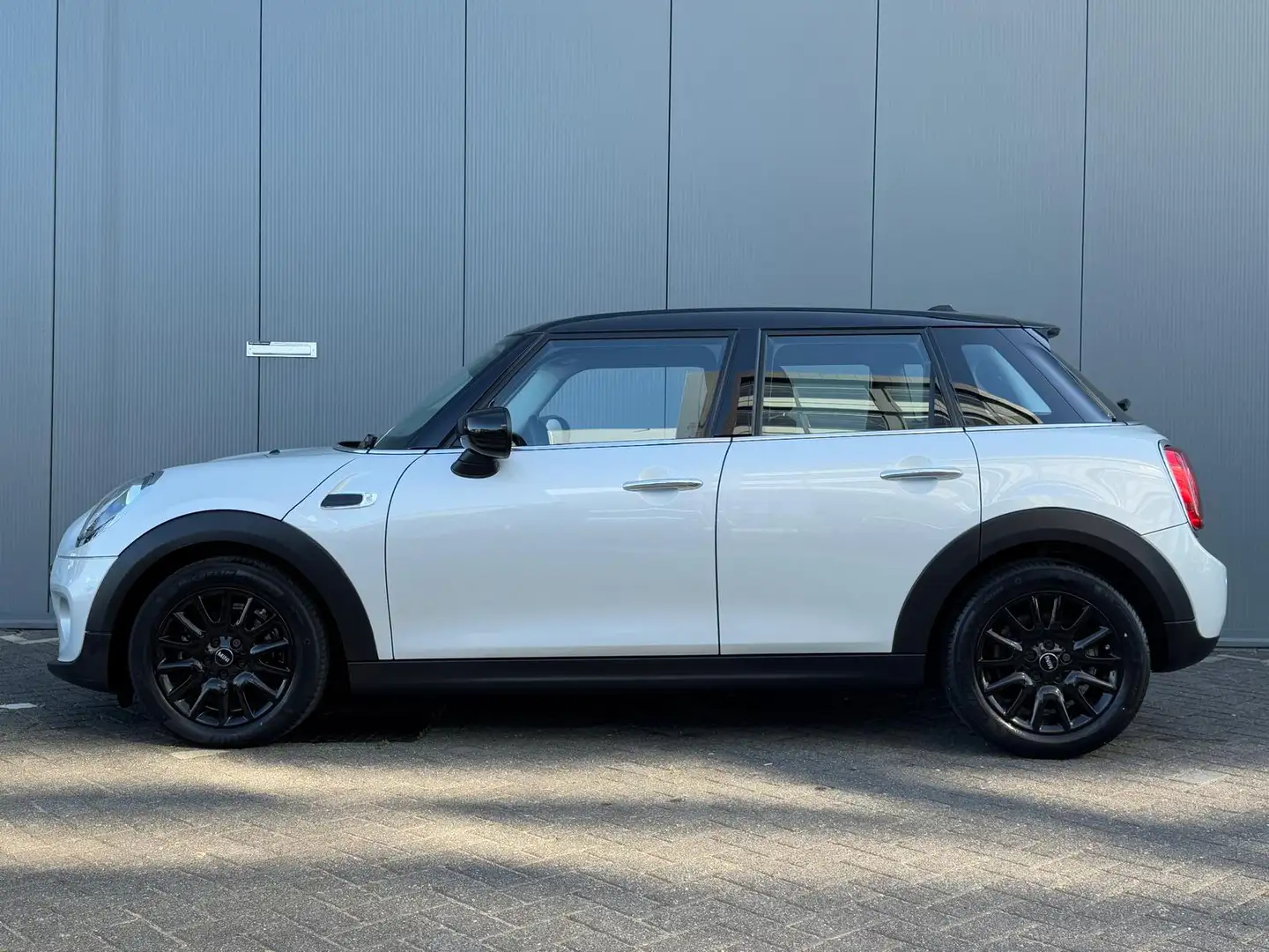 MINI Cooper 1.5 136pk Business Edition | Led | Climate | Carpl Bianco - 2