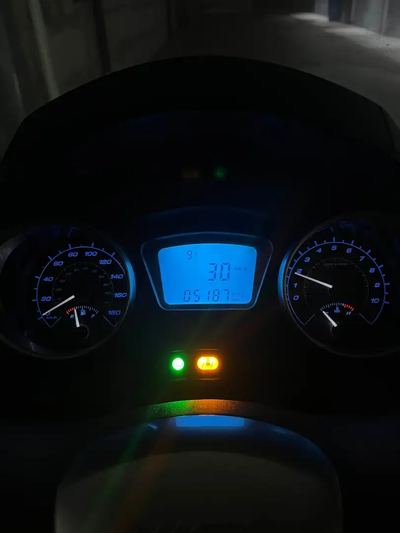 Piaggio MP3 300 HPE - SPORT Fekete - 2