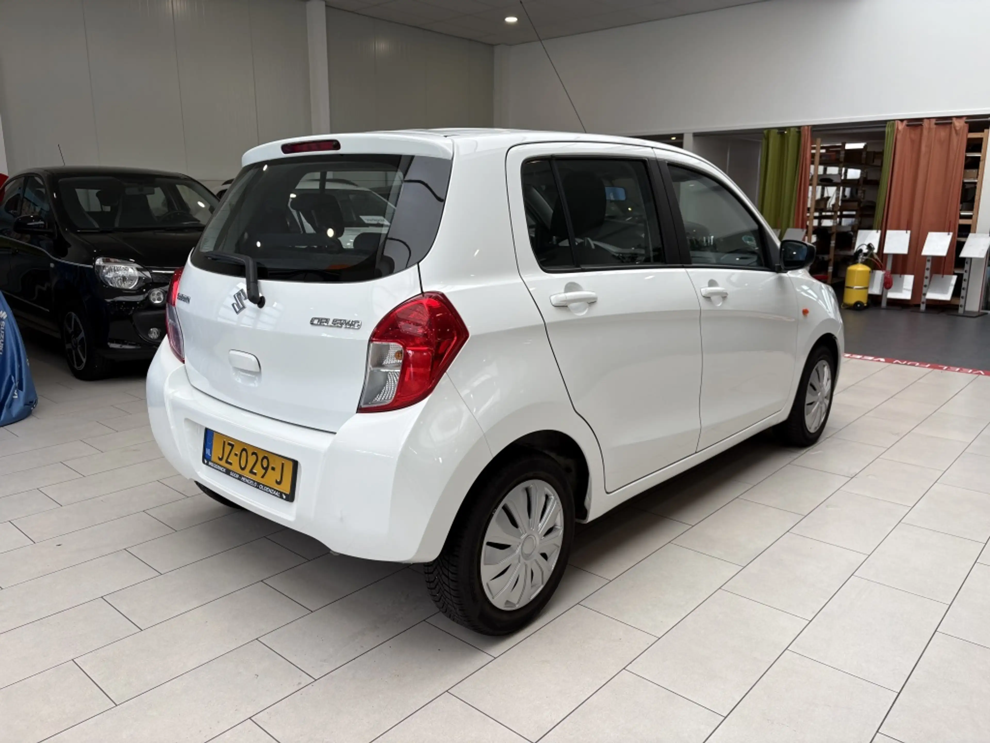 Suzuki Celerio 1.0 Comfort [BLUETOOTH I AIRCO I RADIO I ALL-SEASO — photo 3