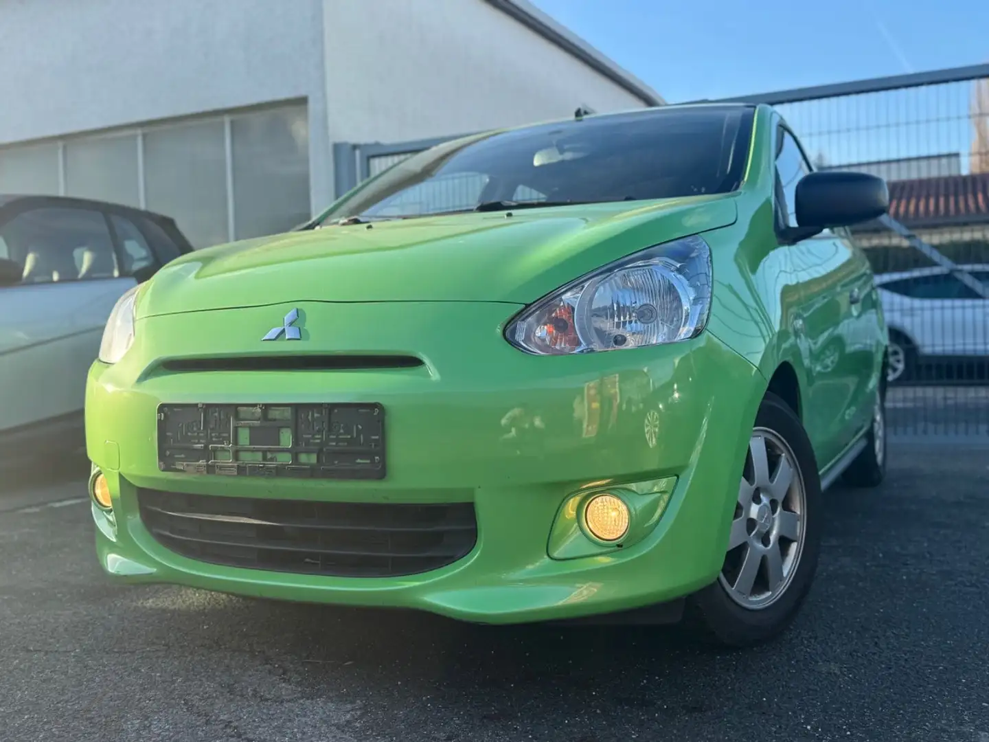 Mitsubishi Space Star Light TÜV NEU SITZHEIZUNG Grün - 2