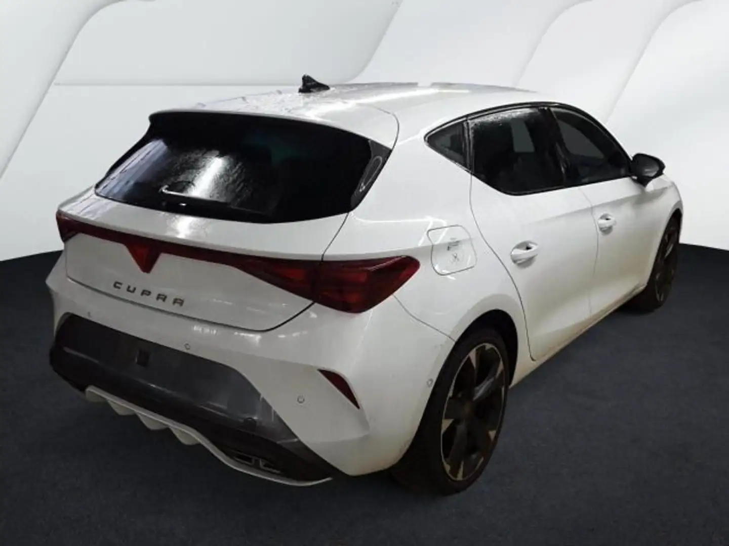CUPRA Leon 1.5 eTSI DSG Navi, IPA, Travel Assist, RFK, Weiß - 2