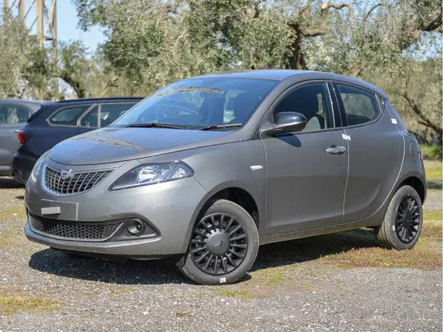 Lancia Ypsilon 1.0 FireFly Hybrid Silver