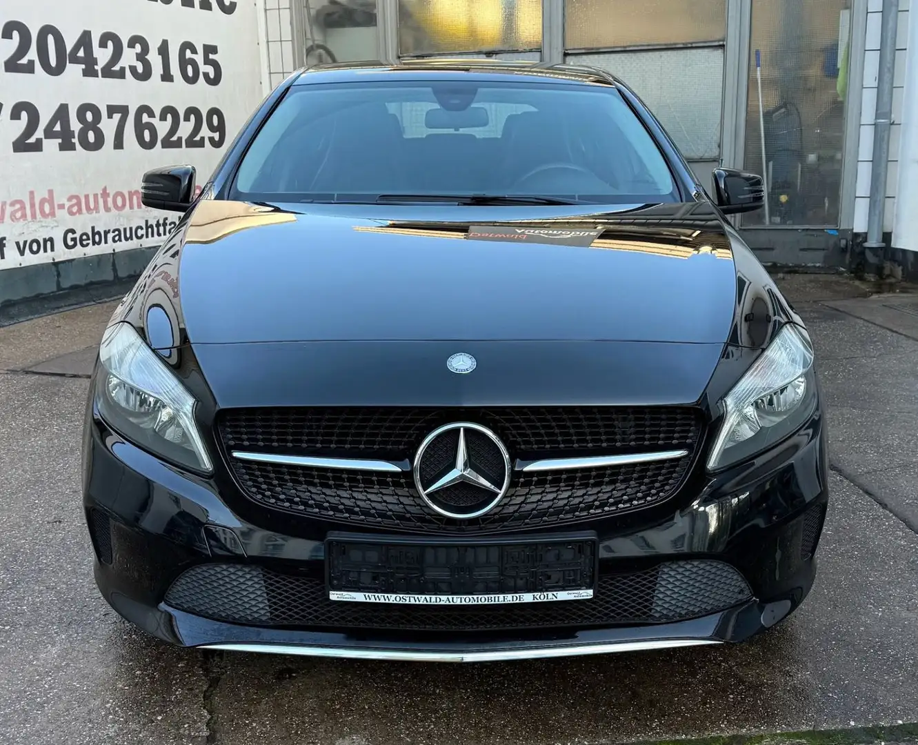 Mercedes-Benz A 160 Klasse Style Klima Euro6 Alu 1.Hand Schwarz - 2