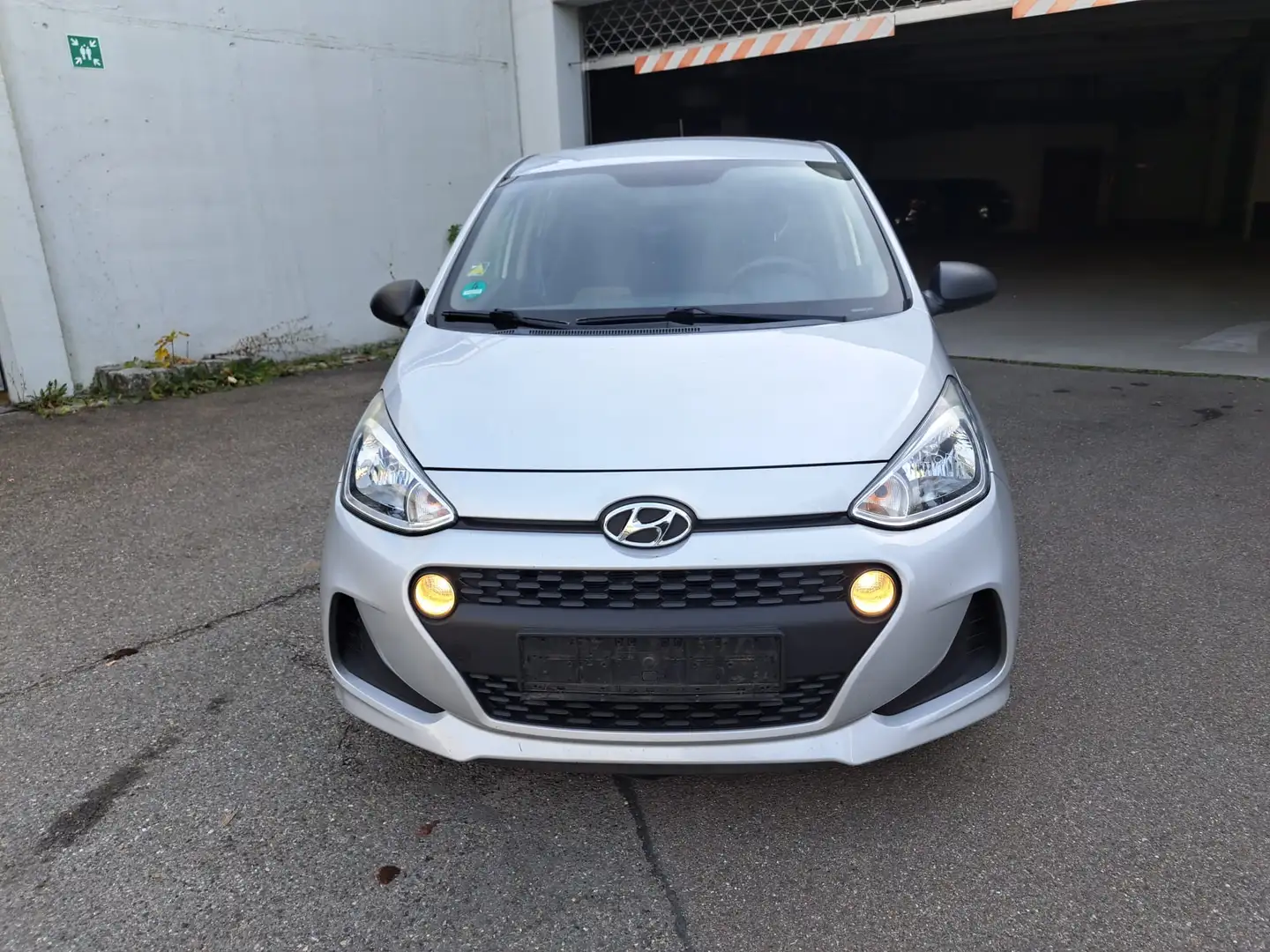 Hyundai i10 Classic Grau - 2