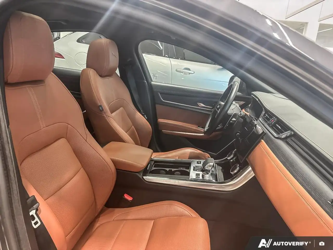 Jaguar XF снимка Jaguar XF