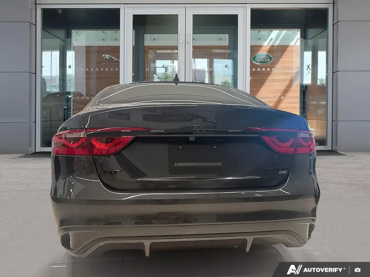 Jaguar XF снимка Jaguar XF