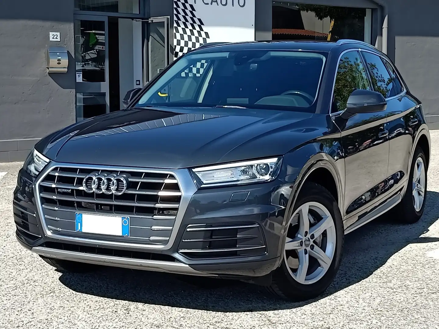 Audi Q5 2.0 TDI quattro S tronic Sport Grau - 2