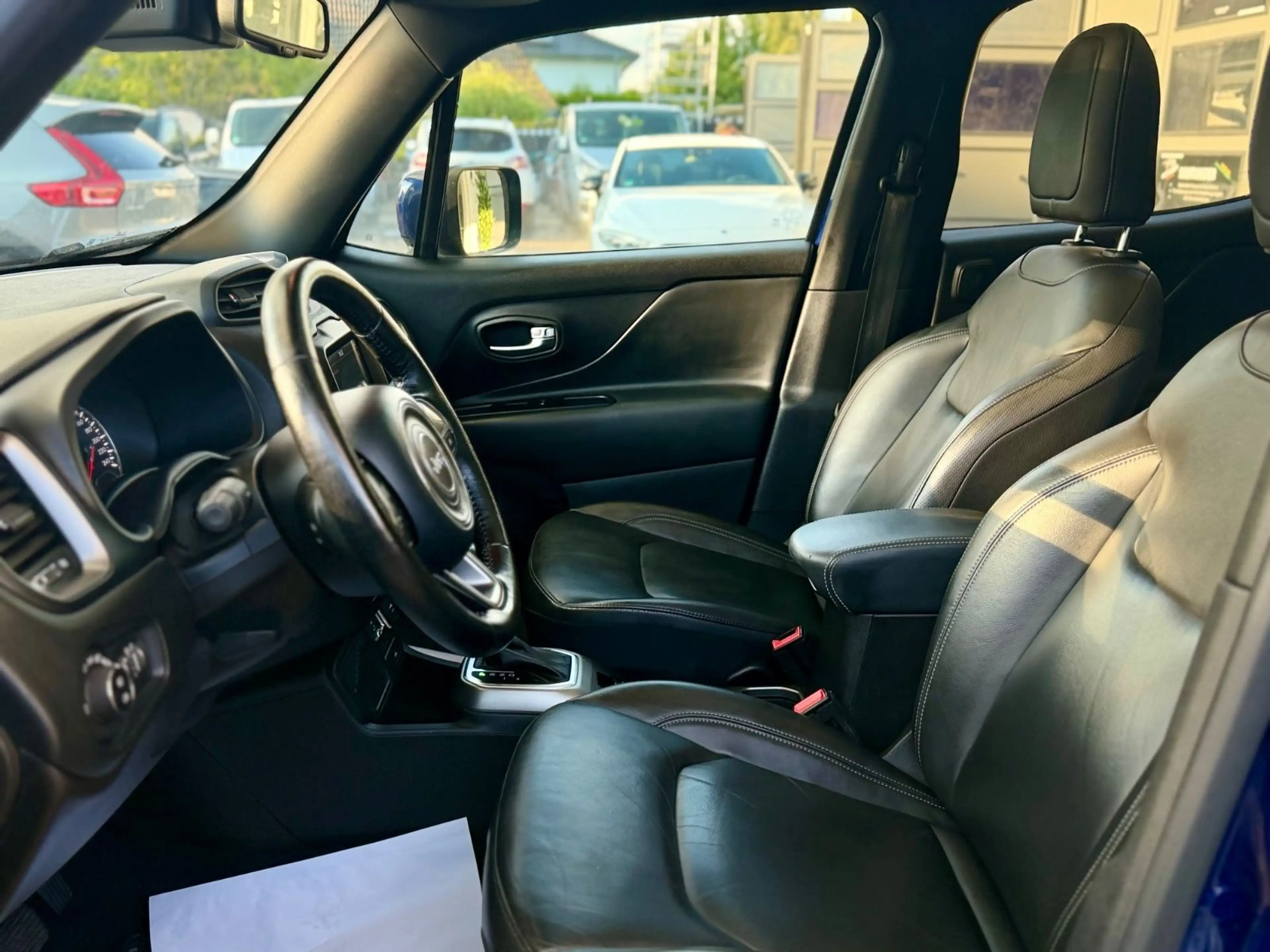 Jeep Renegade S FWD Automatik LED+RKAM+PANO+LEDER — photo 7