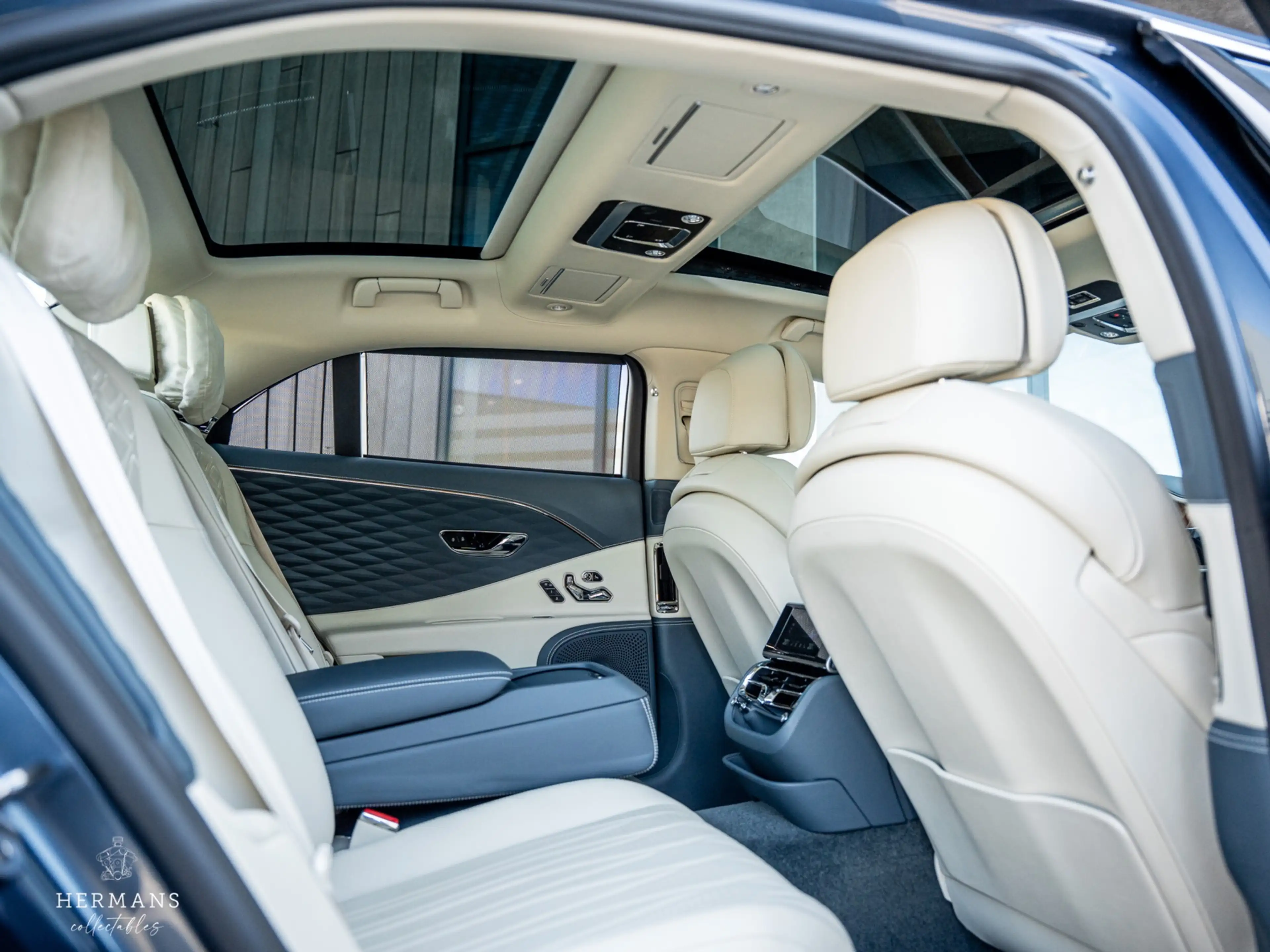 Bentley Flying Spur 6.0 W12 First Edition / NAIM / Rotating / HUD / Dy — photo 30