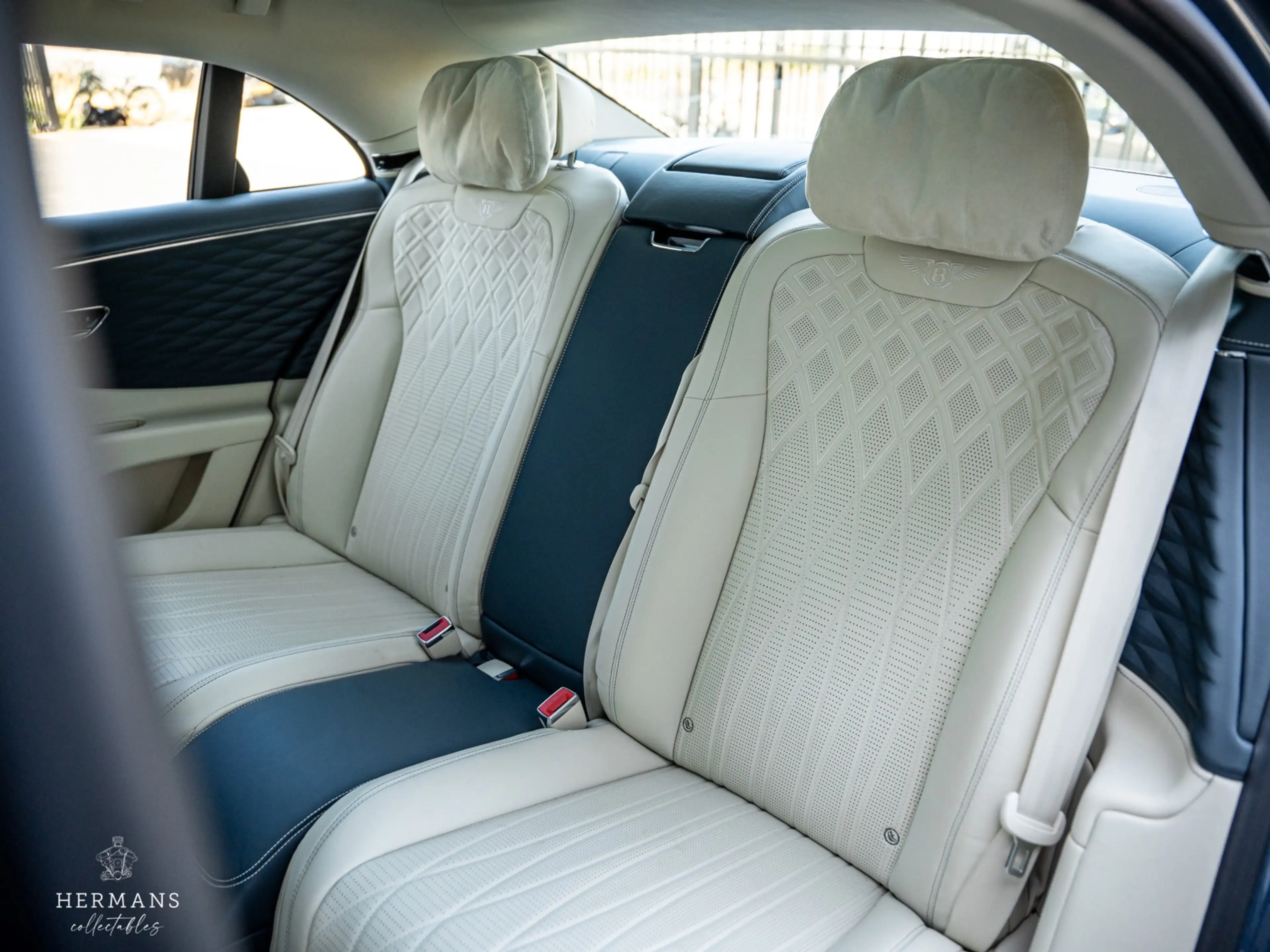 Bentley Flying Spur 6.0 W12 First Edition / NAIM / Rotating / HUD / Dy — photo 31