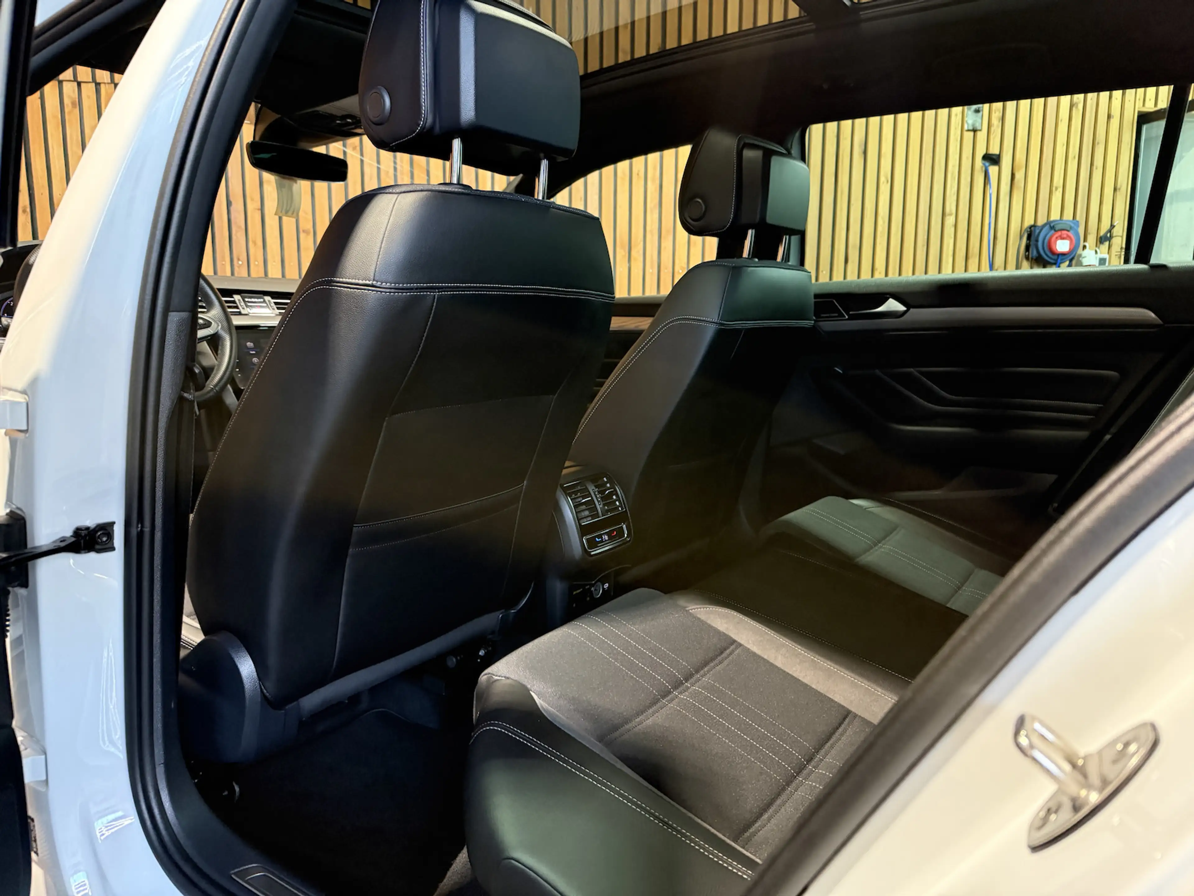 Volkswagen Passat Alltrack TDI 4M DSG Navi*Pano*AHK*Virtual — photo 14