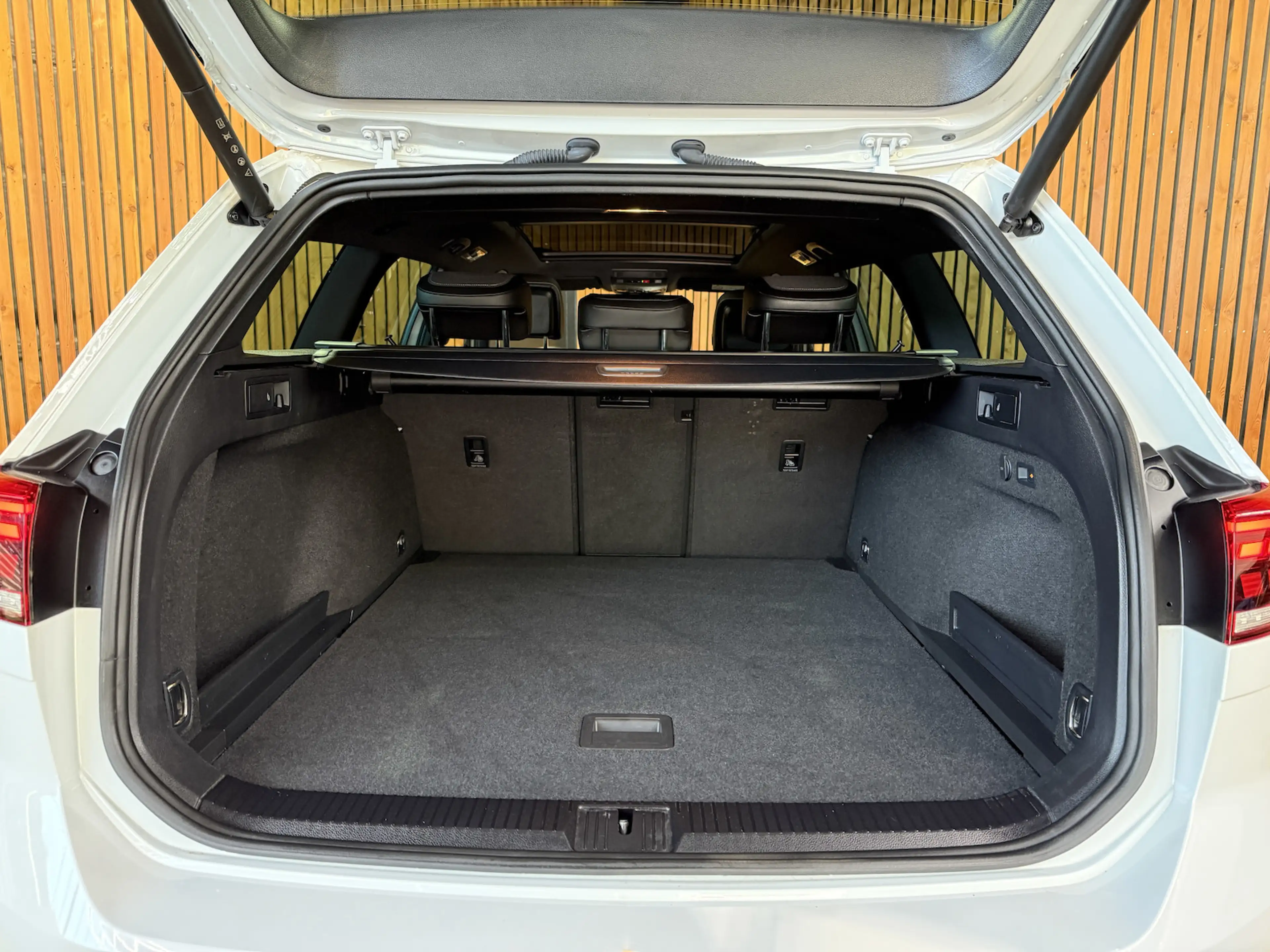 Volkswagen Passat Alltrack TDI 4M DSG Navi*Pano*AHK*Virtual — photo 7