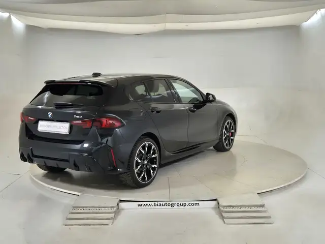 BMW 1 Series view 5