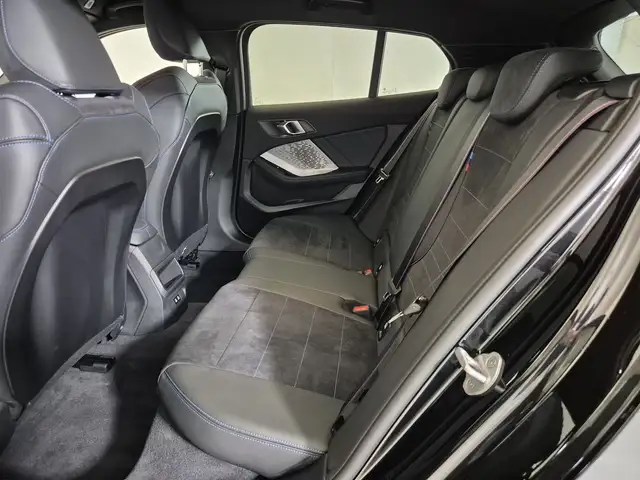 BMW 1 Series view 8