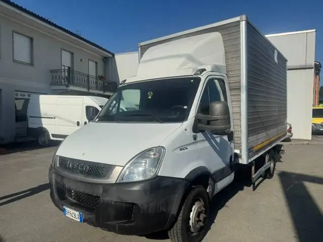 Iveco Daily boxato sponda idraulica patente c 2011 euro5