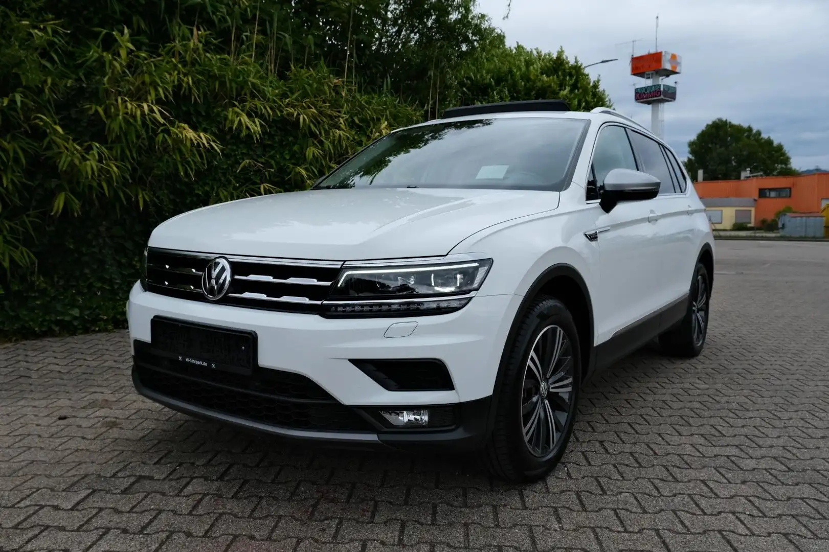 Volkswagen Tiguan Allspace 4Motion AHK HUD ACC LED 7 Platz Weiß - 1