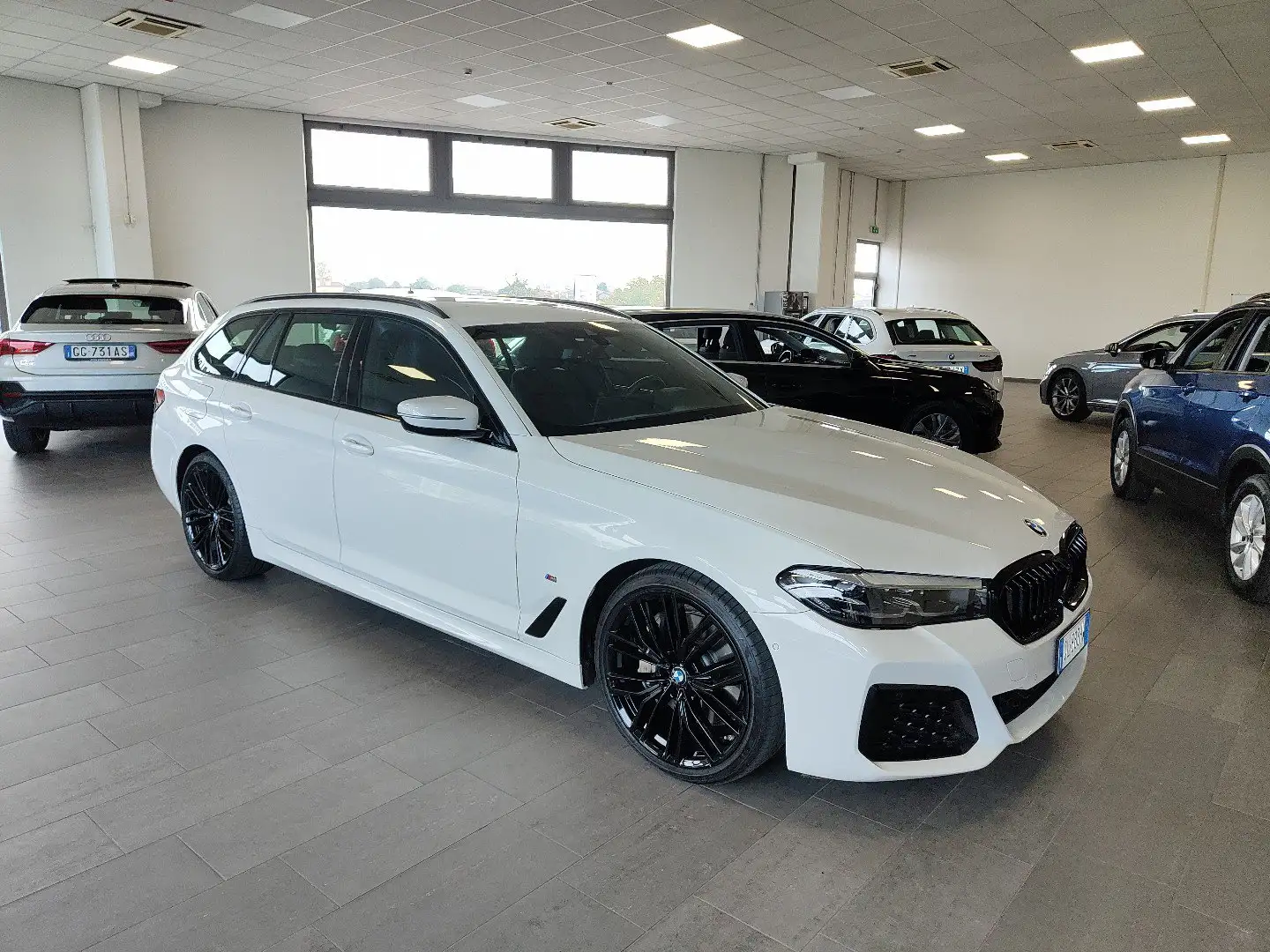 BMW 540 d 48V xDrive Touring Msport Auto Pelle Cerchi20 Bianco - 2