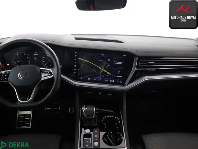 Volkswagen Touareg view 8
